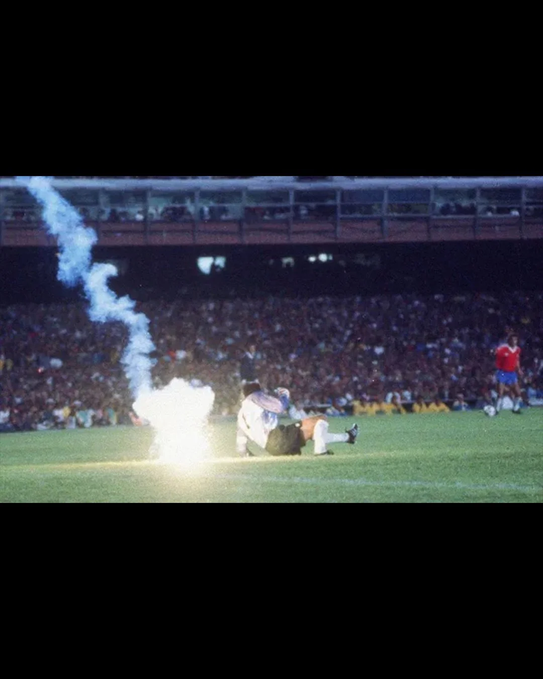 The photo that proved Roberto was not hit by the flare