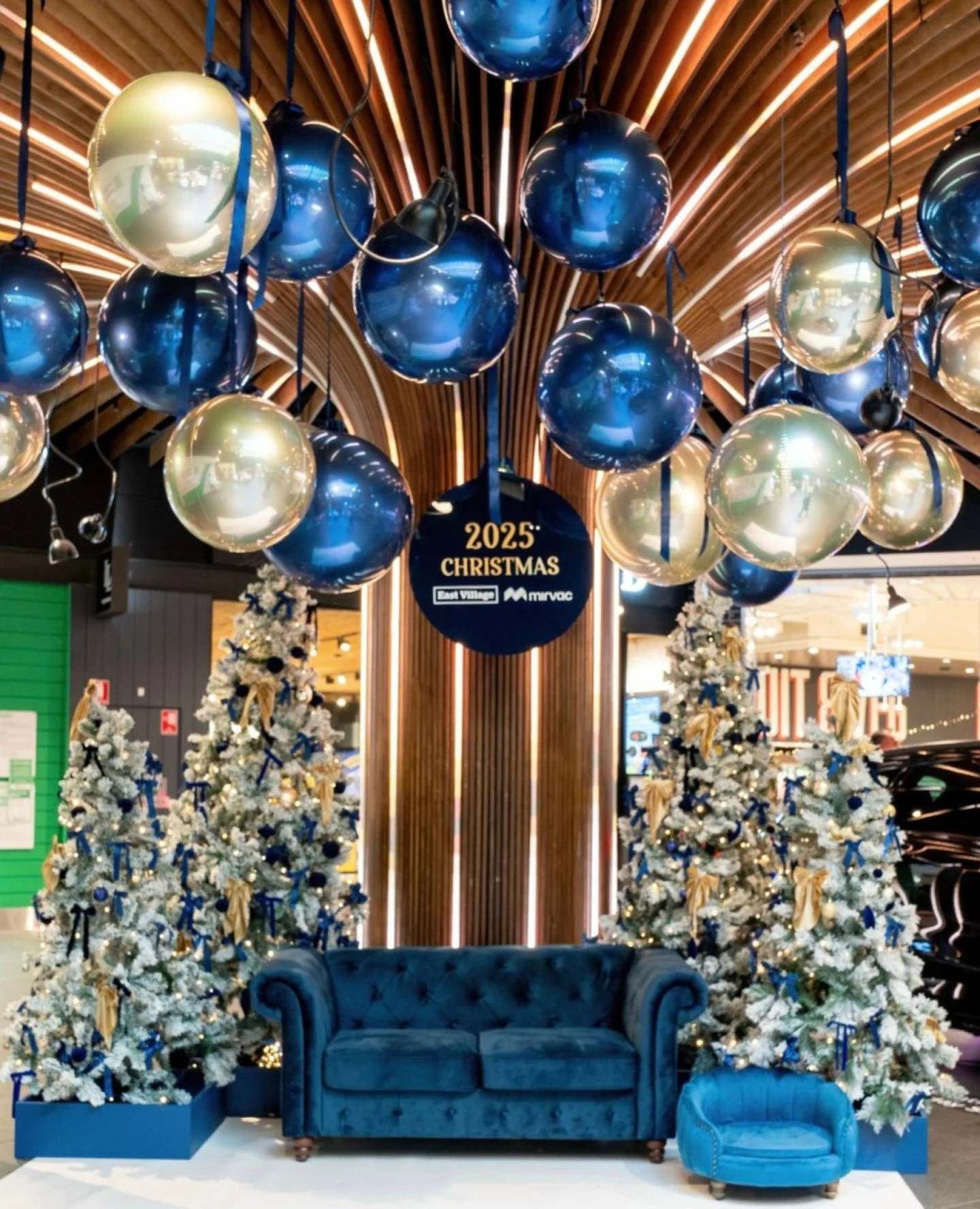 Did you get to see this stunning Santa Set at East Village? 🎄✨

The glimmering baubles suspended above and the mini velvet lounge for your fur babies had us obsessed!

Thank you for having us, East Village :) It was a pleasure bringing this space to