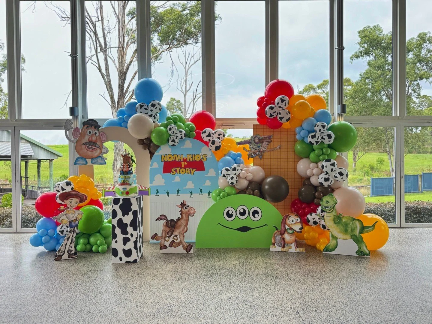 Infinity &amp; beyond for Noah + Rio 🚀🤠 A Toy Story celebration packed with colour, character moments, and playful balloon magic. From Woody and Jessie to all the fun-filled details, this setup was made for double the adventure and double the fun. 