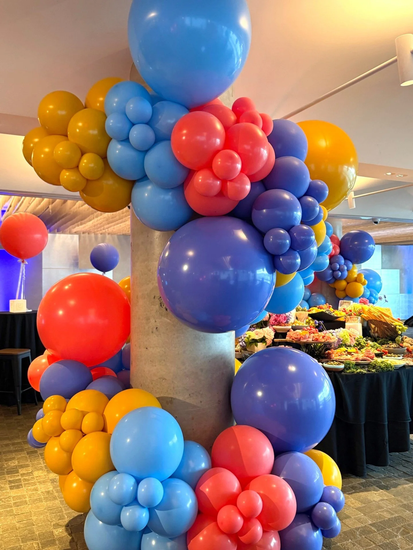 A pop of colour for Live Payments! 🎈✨
A column wrapped, balloon garland, and jumbo table balloons to bring a bright, playful energy to a corporate space.

All event installations are executed by Ivory Stone Collective. @_wishdustballoons, @theultima