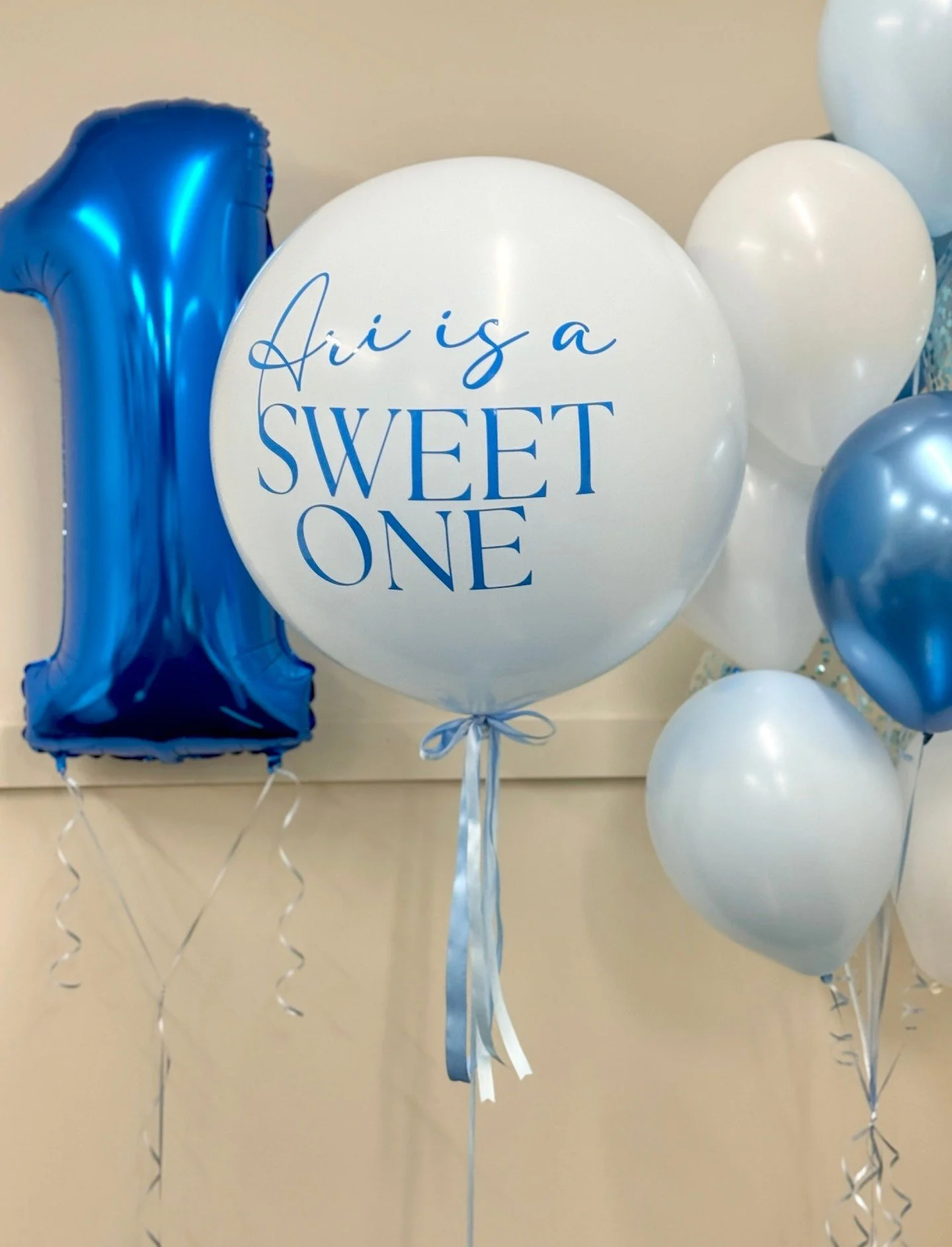 Ari is a sweet one! 🎈✨
A soft, playful celebration for a very special first birthday, made even more memorable with personalised balloons and thoughtful details.

All event installations are executed by Ivory Stone Collective. @_wishdustballoons, @t