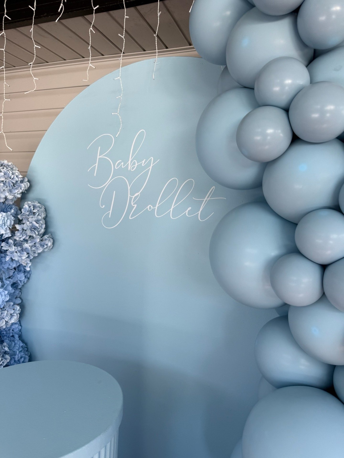Can we take a moment to appreciate this hue of blue 👌🏼

Full installation executed by @ivorystonecollective_ 

Enquire now via the link in our bio for your next event.

#babyshower #eventstyling #prophire #balloonstyling #ivorystonecollective #baby