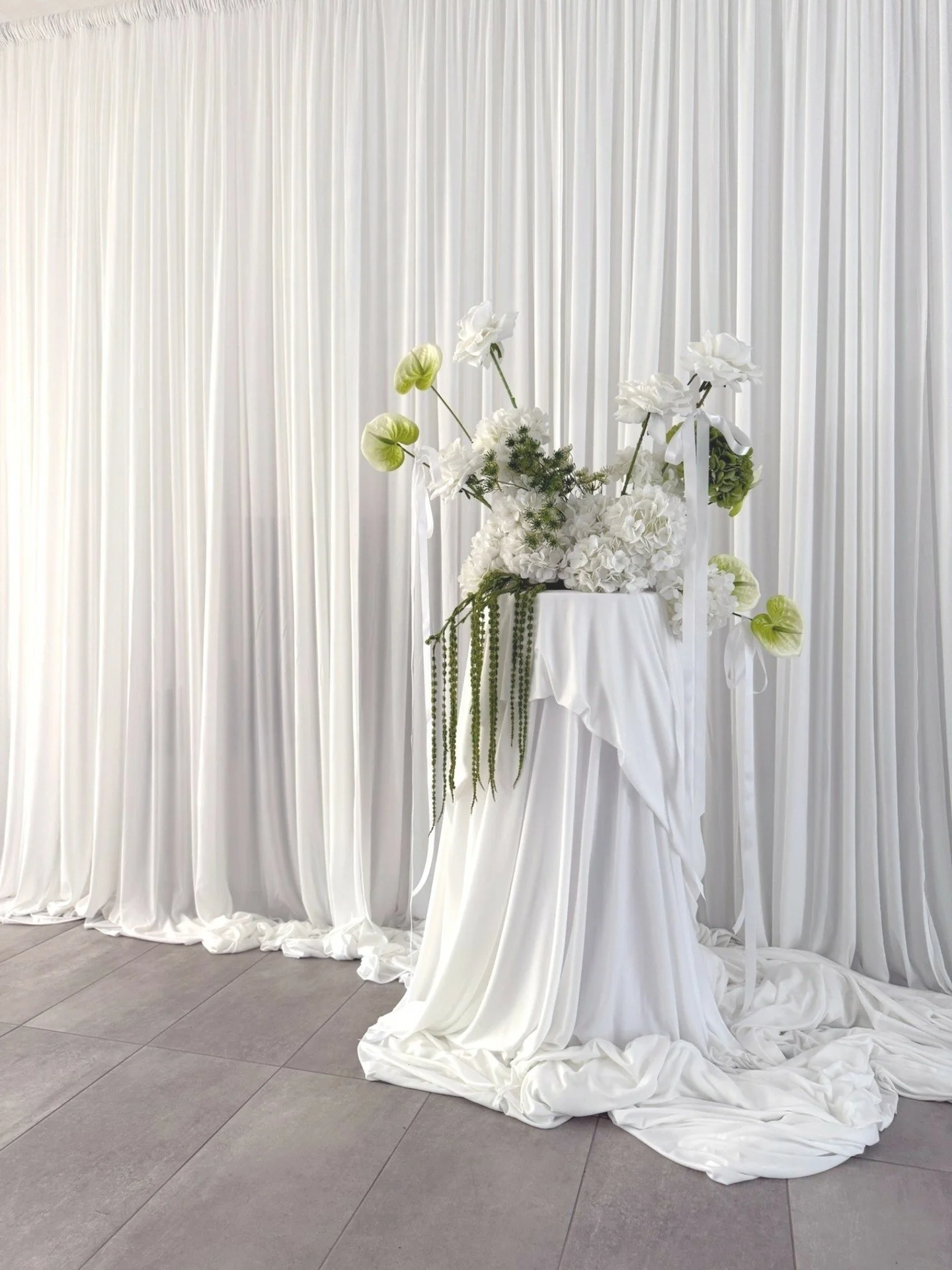 Throwback to Kathryn&rsquo;s wedding styling 🤍

Full installation executed by @ivorystonecollective_ 
Enquire now via the link in our bio for your next event.

#florals #eventstyling #weddingdecor #walldraping #weddingdesign #ivorystonecollective