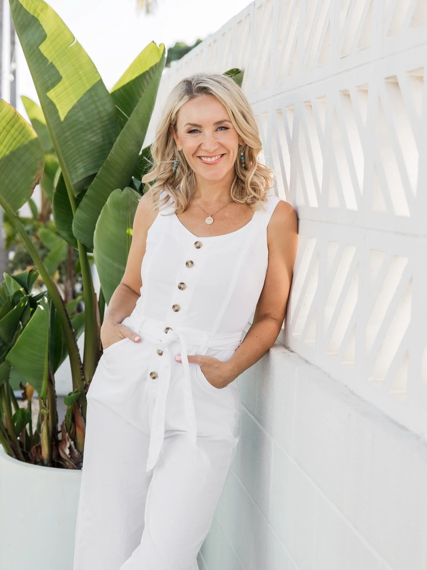 Shot list ready ✔️
Searching the house for anything blue ✔️ IYKYK

Denise is incredibly consistent with her marketing, so she needs a high volume of imagery that works across her website, socials, newsletters, blog and podcast.

We shoot together a f