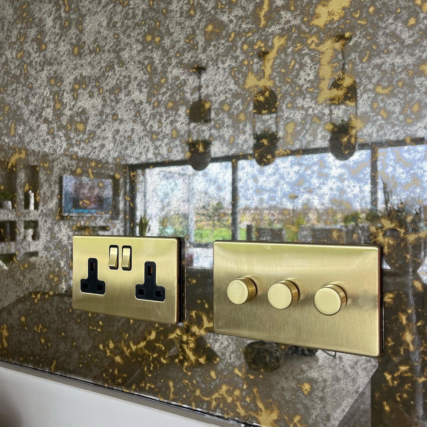 The Brushed Brass Socket &amp; Switch upgrade @ Spires is in full swing &amp; don&rsquo;t they look 🔥!!

#brushedbrass #minimalist #minimalism #minimalstyle #homedecor #homedesign #homestyling #interiordesign #interior_and_living