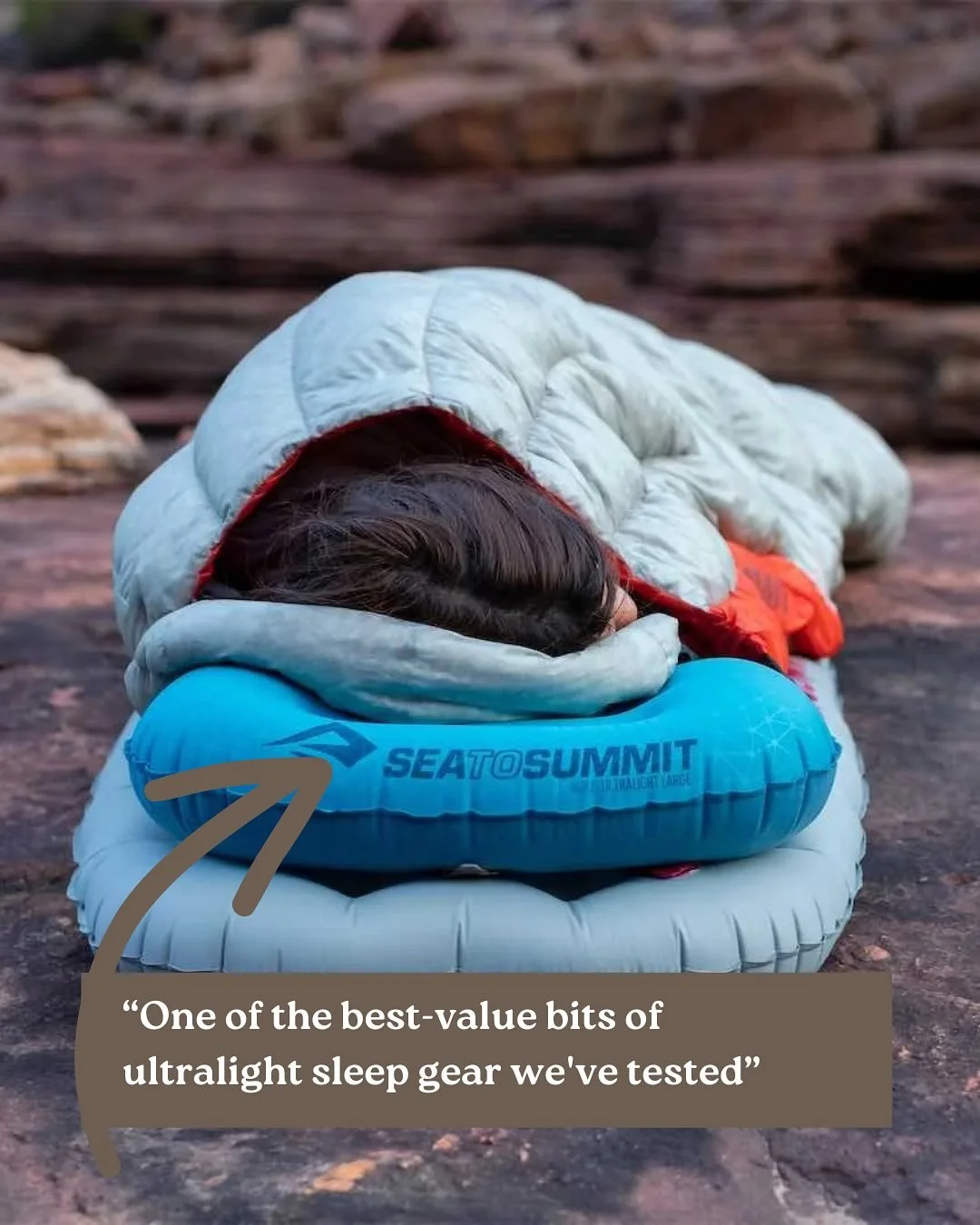 A simple caption for a simple product: Small. Light. Comfy. That&rsquo;s it. 

It&rsquo;s the Sea to Summit Aeros Ultralight Pillow, as tried and tested by @thoutdooradventures. Read the full review now (sneak peek: it&rsquo;s excellent 🤫)

Link in 