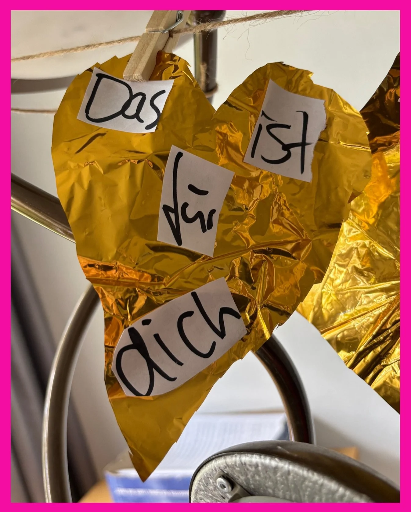 S C H I L L E R P H R A S E N

Das ist f&uuml;r dich:
du musst nicht mehr mitmachen
nein, Punkt.
Du bist ganz wie du willst.

Du kannst das -
doch, doch, doch!
Das Ziel findet dich
Du bist so sch&ouml;n!

Mach dir Ruhe,
immer gerne.
Dein Platz ist hi