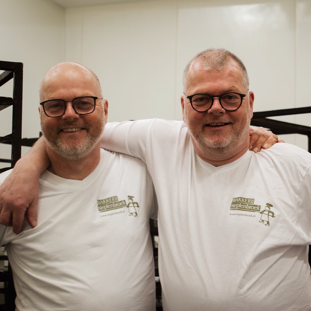 Zoek de verschillen! 🔍

Het bakkersvak is de eeneiige tweeling Ron &amp; Marchel letterlijk met de paplepel ingegoten. Al op jonge leeftijd hielpen ze mee in de bakkerij en dat heeft zijn vruchten afgeworpen.  Sinds 2007 zijn zij de drijvende kracht