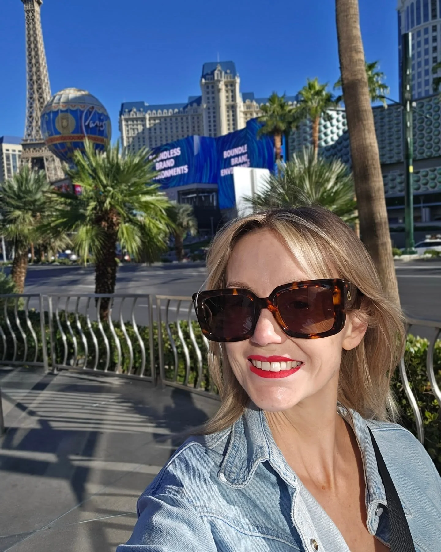 Just some snaps from Vegas 🎰
Home safe, holidays commence.
Fridge is full
💓

*I'm a massive Showgirls fan BTW hence why majority of my visit was based around finding VerSACE, hearing Ceasar sing and "Different places!" 
I don't suggest wa