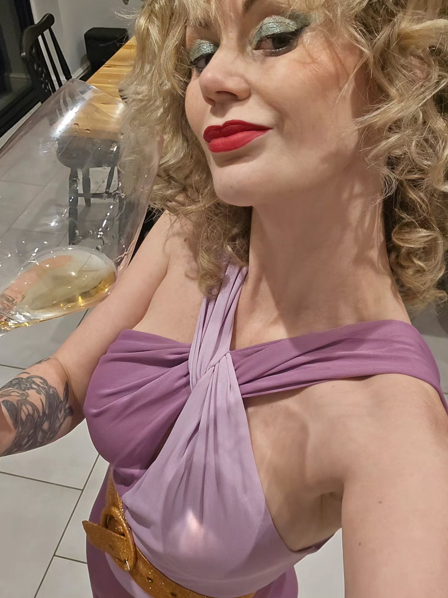 Last night's 70s disco diva party. Happy New Year!

Started with old vine Seyval Blanc sparkling from @charlieherrringwines. Although it's been around since the 1950s in England, the 1970s is when Seyval really started gaining ground. On theme for th