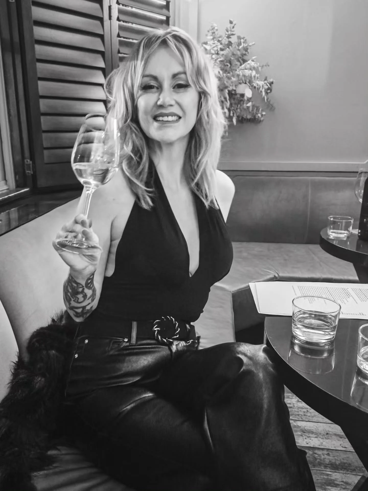 Apologies for being a bit quiet lately&mdash;been heads down finishing my diploma assignment! But I took a well-earned night off with my darling @helene_de_joie for a proper Soho adventure.

We kicked things off at @themulwray (tucked above @thebluep