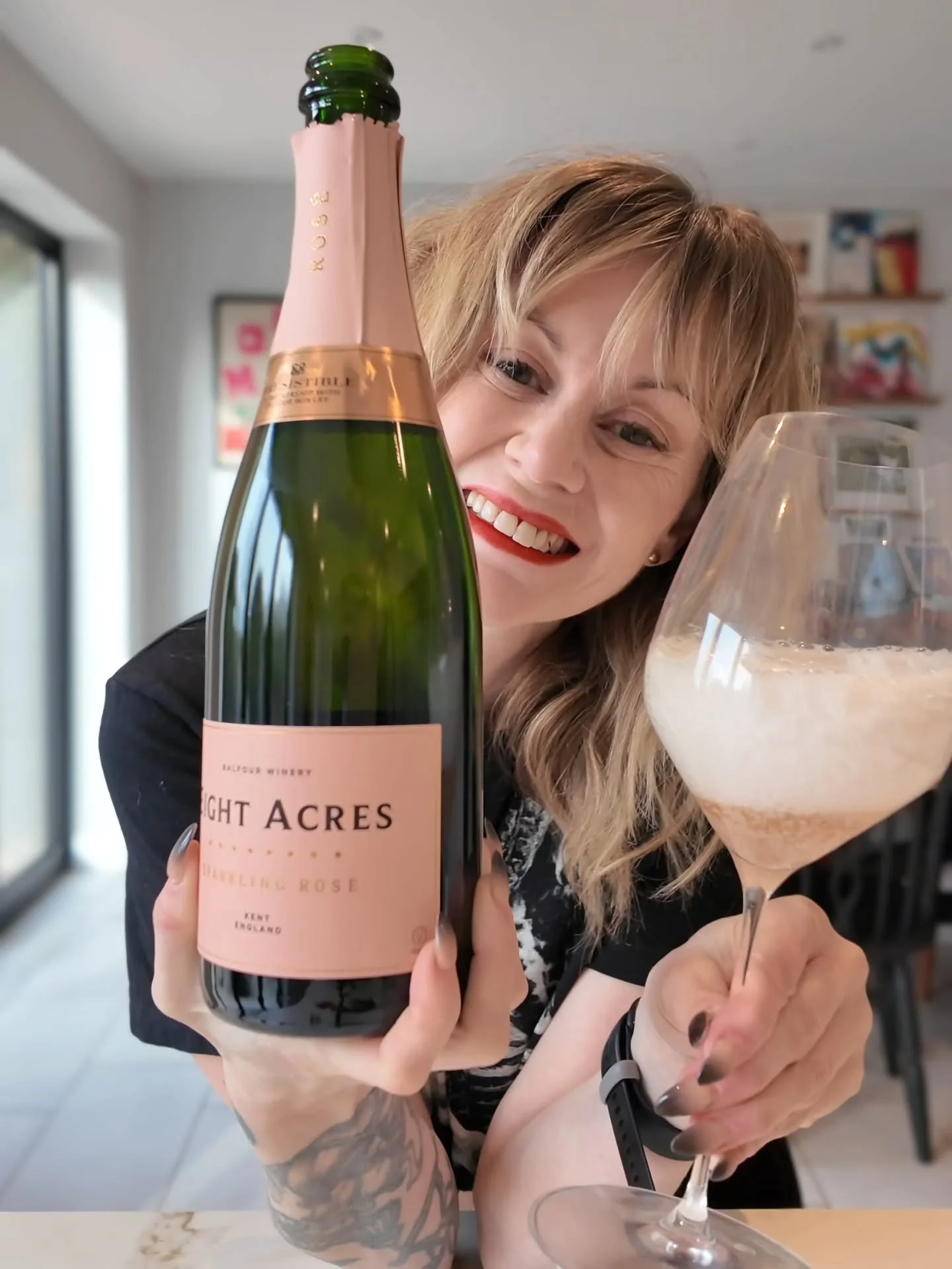 Happy Pancake Day from my house to yours 🥞

Obviously, wine is absolutely involved!
I've gone off piste and opted for a fruit wine!  @Lymebaywine Cherry Wine, now fruit wines are so underrated, especially when you have a sweet tooth and you fancy so