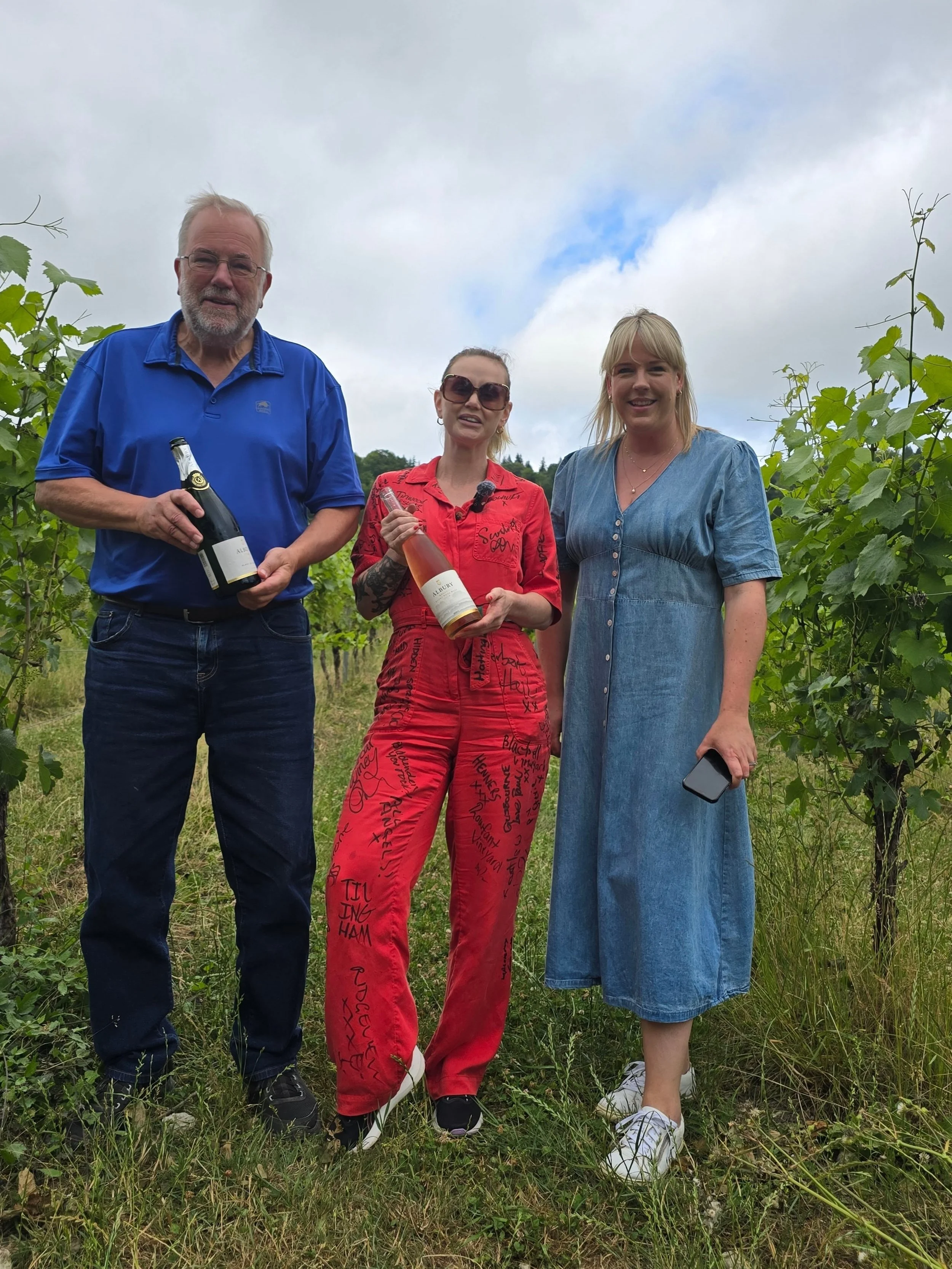 As I get the jumpsuit out of hibernation for tomorrow's @winegardenofengland with @bloomstays ,  it brings back a host of  memories of last year's GWR attempt for #englishwineweek 

(still held up in evidence, admin, but small progress has been made.
