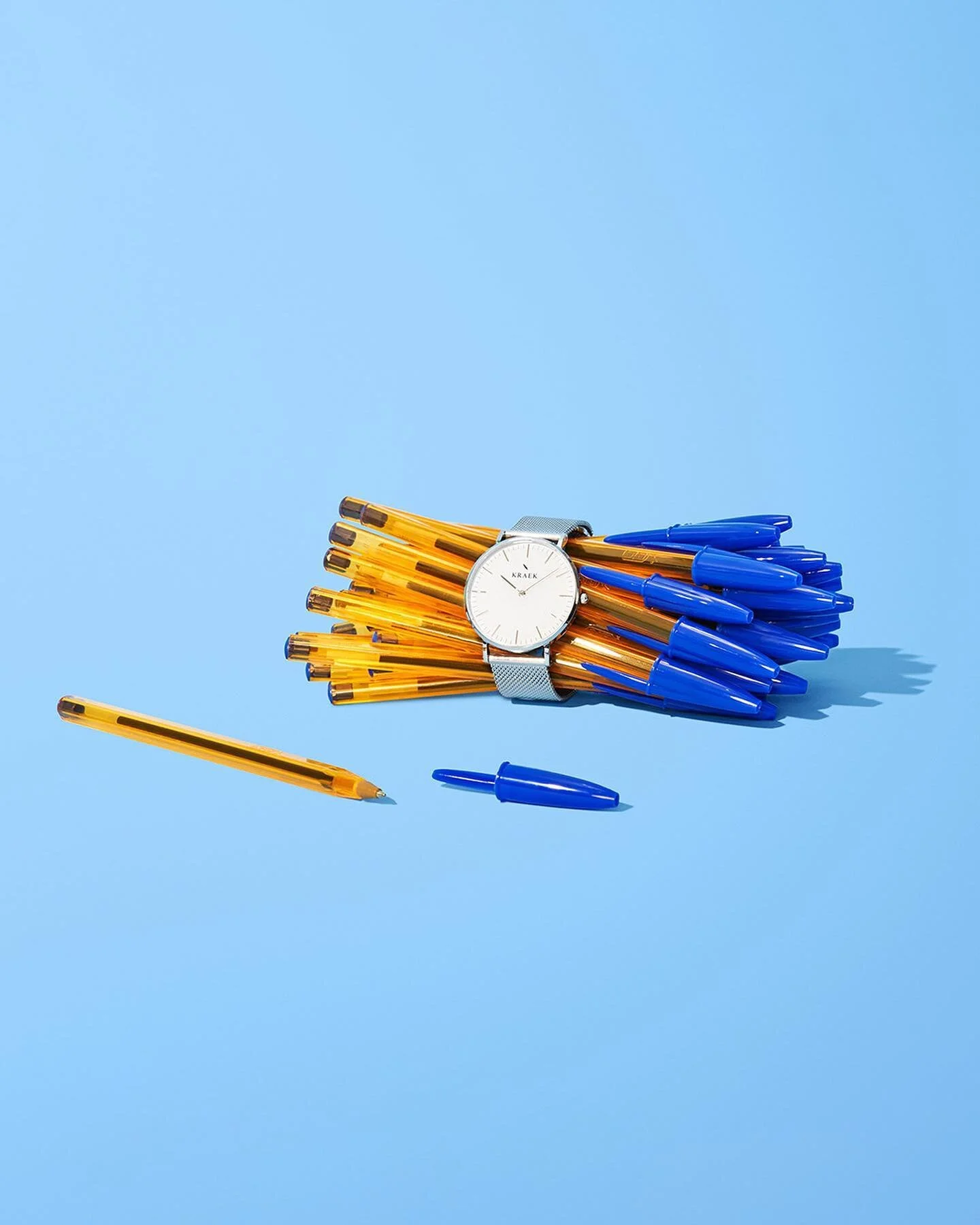 Is it time to leave the office already? 🐇 ⏰ 
Don’t forget to clean that desk before you go? 🏃‍♀️ 👀🧼 
Creative direction: Janaki van Os
Photography: @jeroenpaling
Styling: @tessqueenie