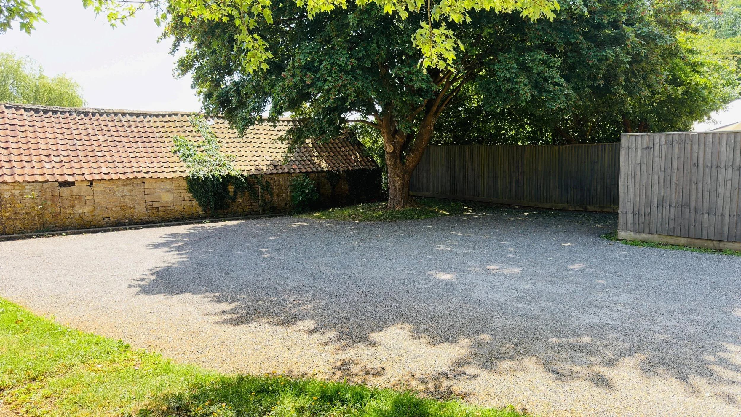 When you visit the Manu Centre, parking is one less thing to think about 🚘 

Whether you&rsquo;re attending a therapy session, joining a healing circle in the Dome, coming to a workshop or visiting for any other event, parking is available for all v
