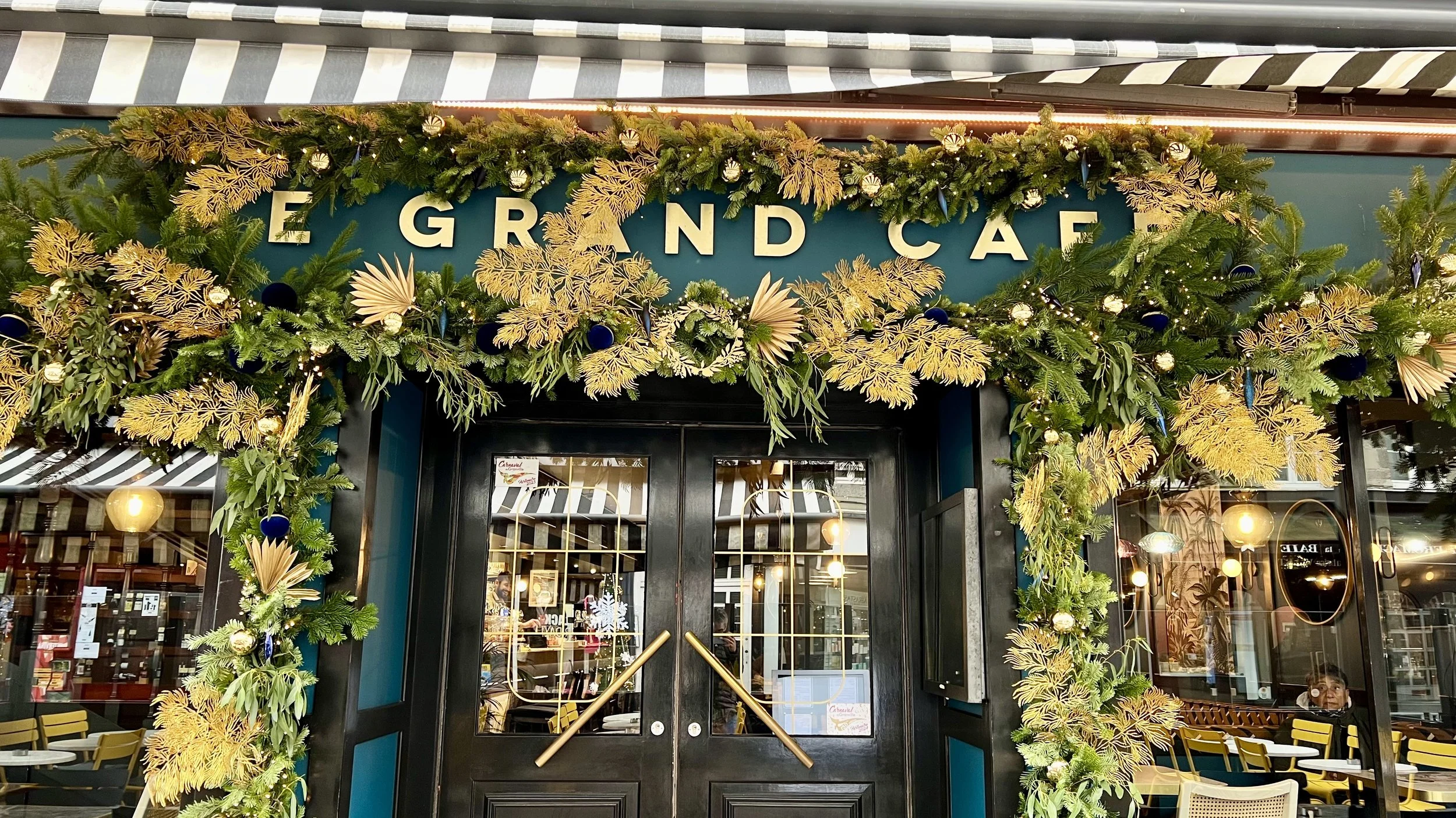 La decoration de Noel du Grand Café de Granville