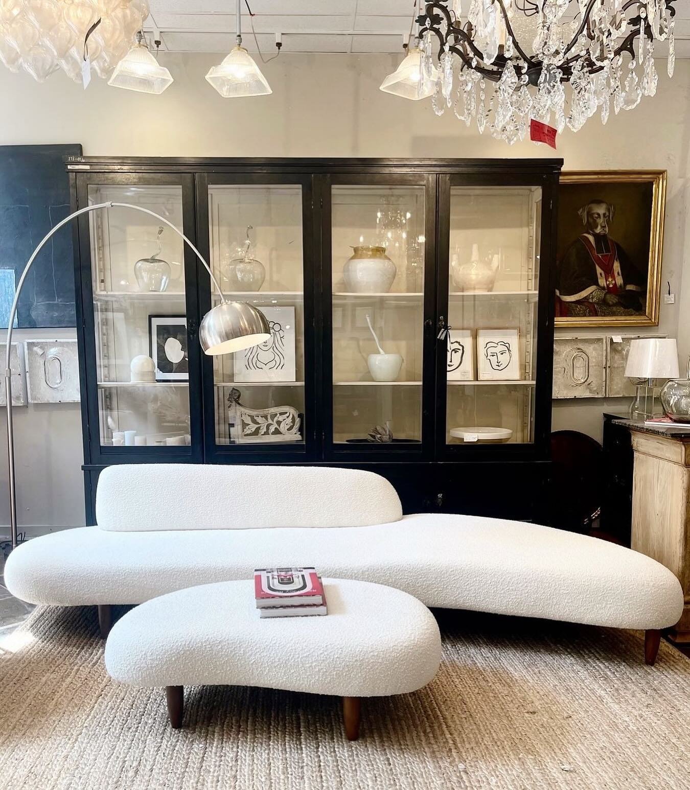 Come check out these fabulous finds @maihouston Suite #164 🛋️ Can&rsquo;t wait to see you there! ✨#kathebakerdesign
&bull;
&bull;
&bull;
#interiordesign #houstondesign #designdetails #homedesign #homesweethome #maihouston #houstoninteriordesigner