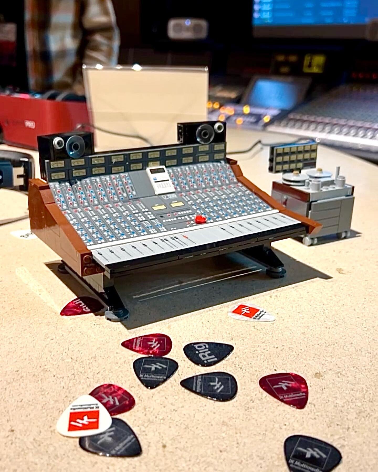 How cool is this cool little Lego Neve desk we saw at @inciitestudios ?? 
.
.
.
.
.
.
.
#nelson #sunday #music #recording #nelsonband #cool #happy #newmusic