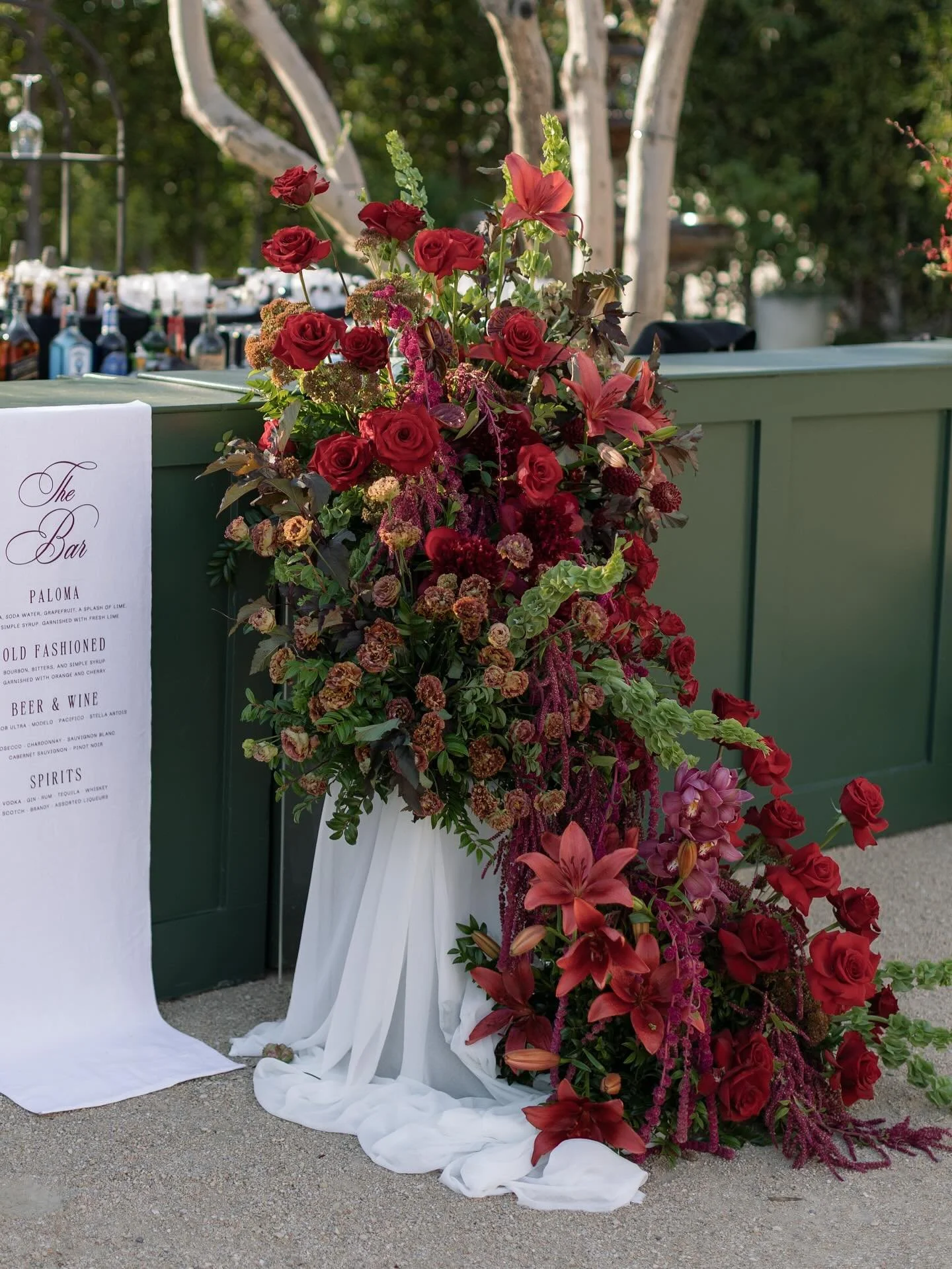 When you say you want a statement floral moment for the bar 
.
Venue: @grandgimeno
Catering &amp; Bar: @jayscatering
Planning &amp; Design: @fetelledesigns
Photography &amp; Videography: @sunandpeakstudios
Content Creation: @cupidcontentco
Florals: @