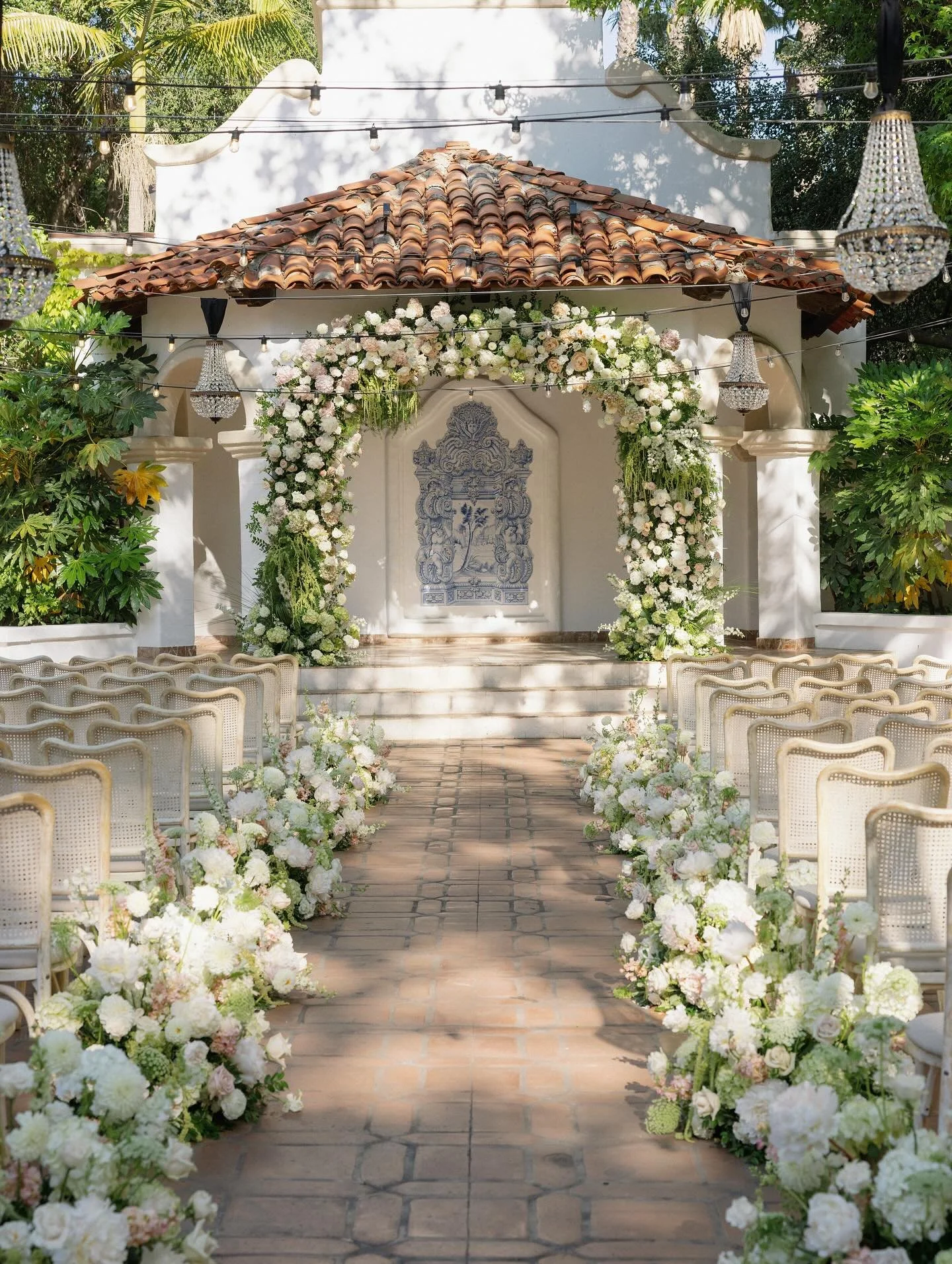 Allll the ceremony details because these photos were too good to not share!! 
Wedding Planner @palmandpineevents
Venue @rancholaslomas
Caterer @24carrotscatering
Photographer @thejustinjay
Videographer @jayfilmco
Florist @joyofbloomflorals
Makeup @th