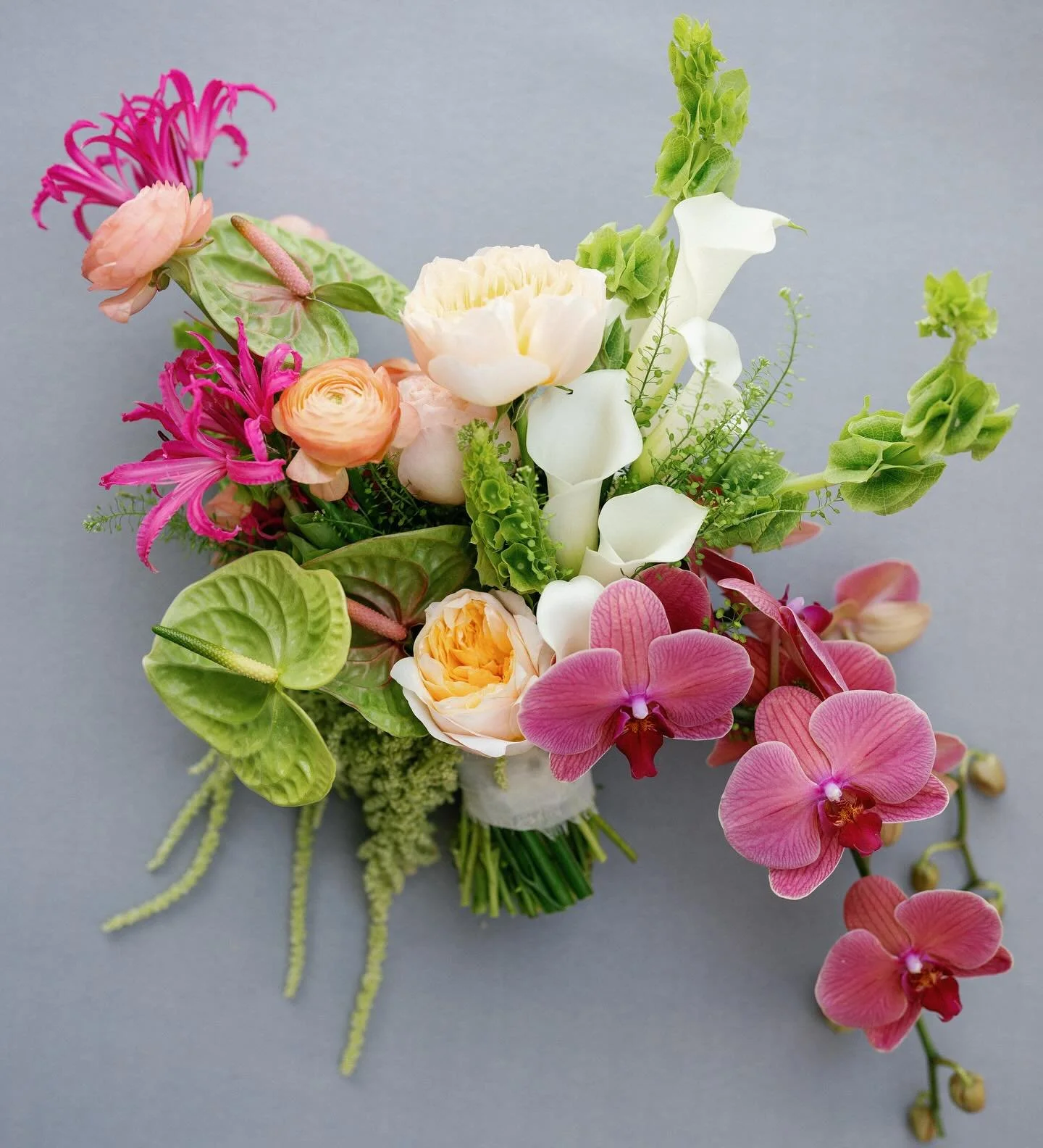 A show stopper bouquet moment 
.
Photography: @mattricephotography 
Planning &amp; design: @intertwinedevents @intertwinedmia
