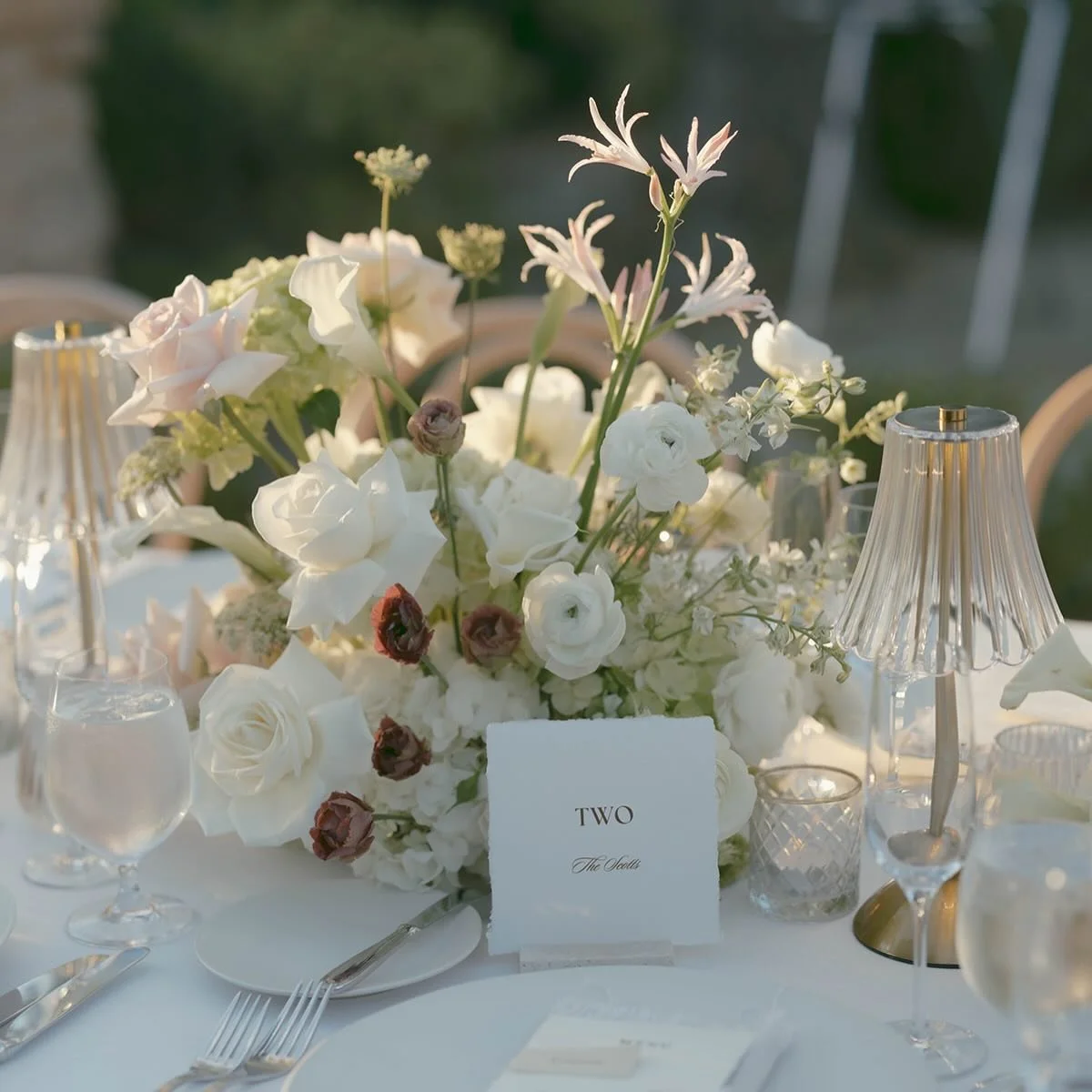 Nothing better than golden hour reception details 
.
.
Photo: @foolishlyrushingin 
Planning + Design: @detailsdarling @alessandrabrontsema 
Venue: @toscanacountryclub 
Florals: @joyofbloomflorals 
Video: @apartment3photography 
Rentals: @brighteventr