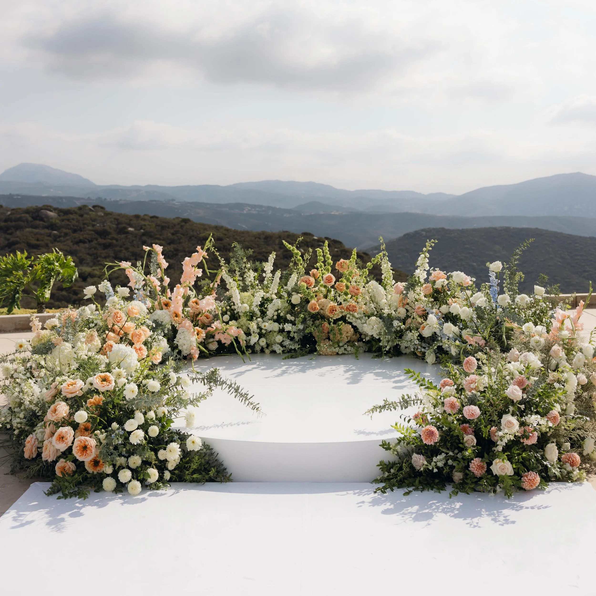 Ceremony details with an unforgettable view 
.
Planning and Design @whitelaceevent
Venue - private family estate
Photo @ceciliaproskauerphoto
Video @saltandpinefilms
Florals @joyofbloomflorals
Catering @coastcatering
Bar @snakeoilcocktail
Band @kicks