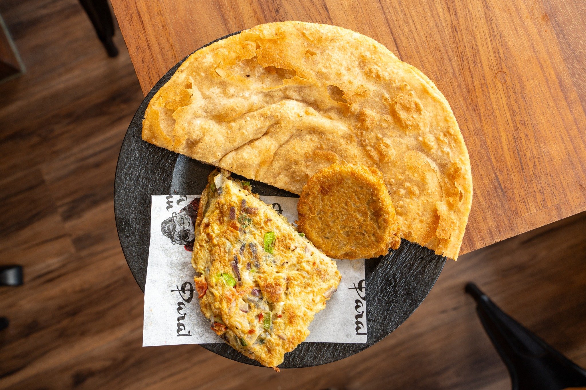 Wake up to the flavors of Paratha Inn! A crispy paratha, fluffy omelette, and a perfectly seasoned shami kebab create the ultimate breakfast experience ✨

📍 Croydon | Streatham

-

#parathainn #breakfast #omelette #shamikebab #chai #halallondon #hal
