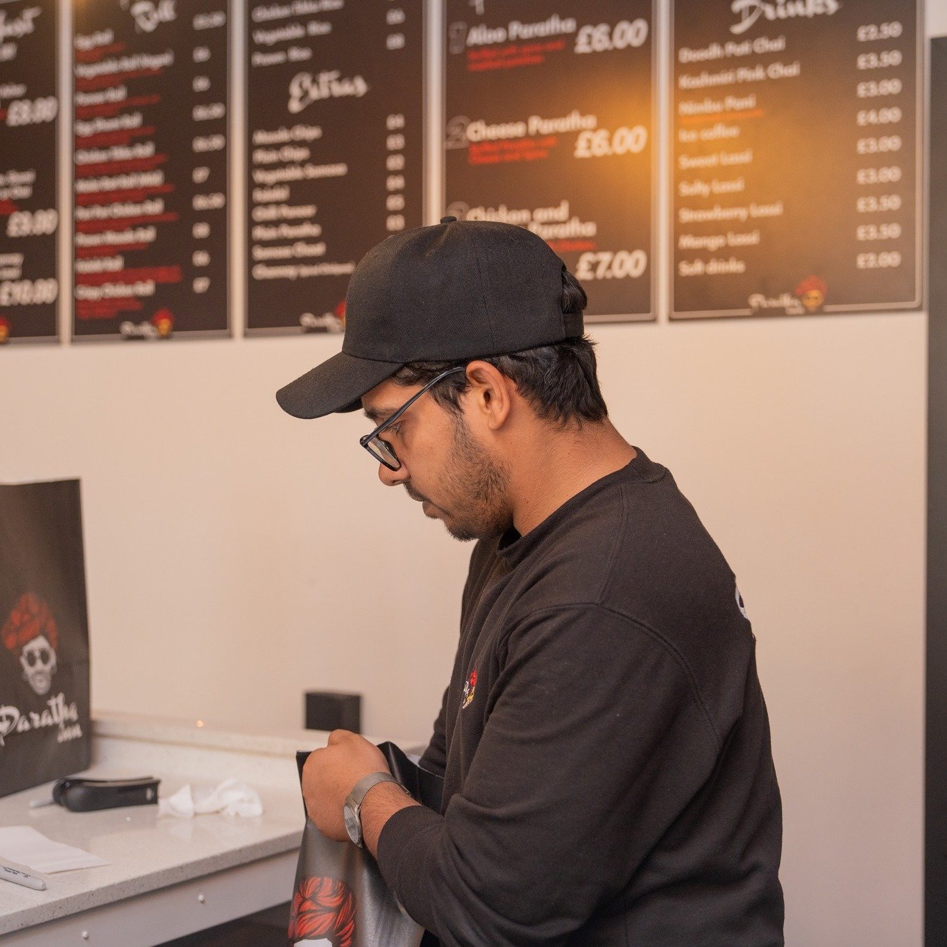 Behind every delicious meal is a dedicated team! Paratha Inn&rsquo;s staff ensures each order is prepared with care, bringing authentic flavours to every customer ✨

📍 Croydon | Streatham

-

#parathainn  #halallondon #halalfood #london #londonfood 