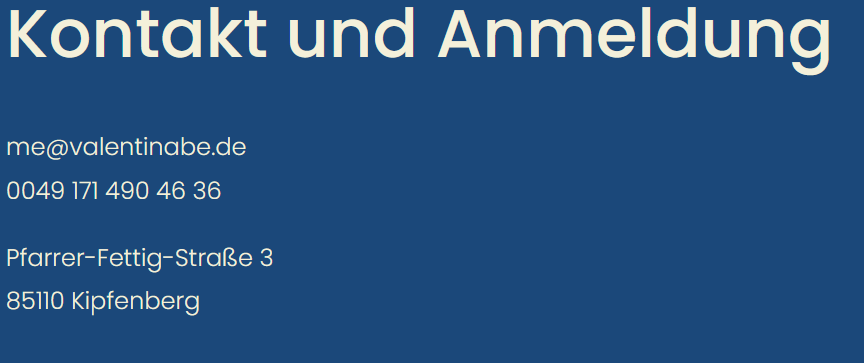 Kontakt- und Anmeldungsinformationen, einschließlich E-Mail, Telefonnummer und Adresse auf blauem Hintergrund.