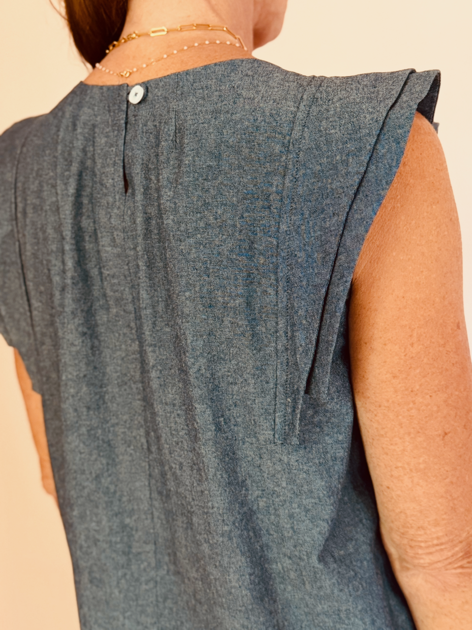 ruffle becky close up back.png