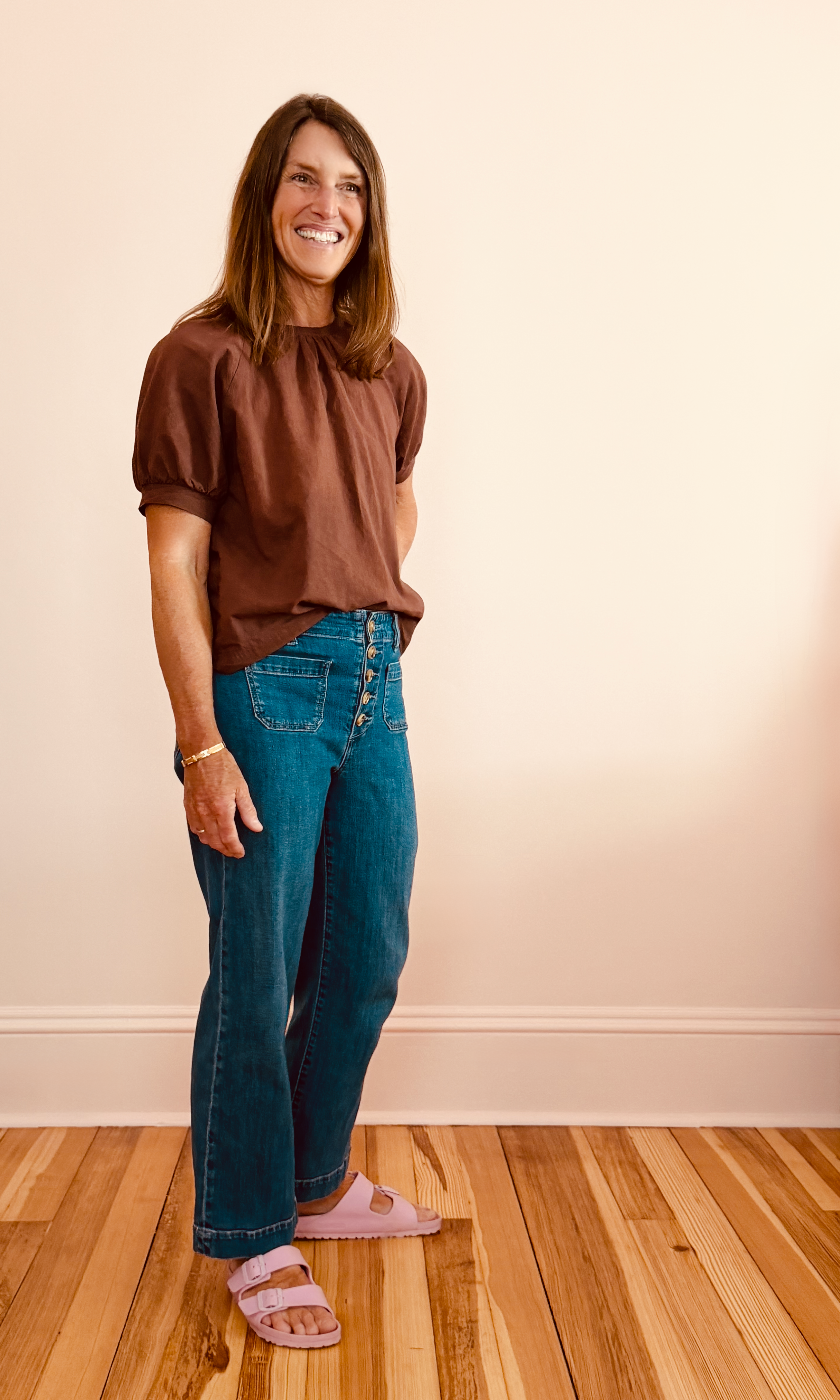 boxy brown Becky ¾.png