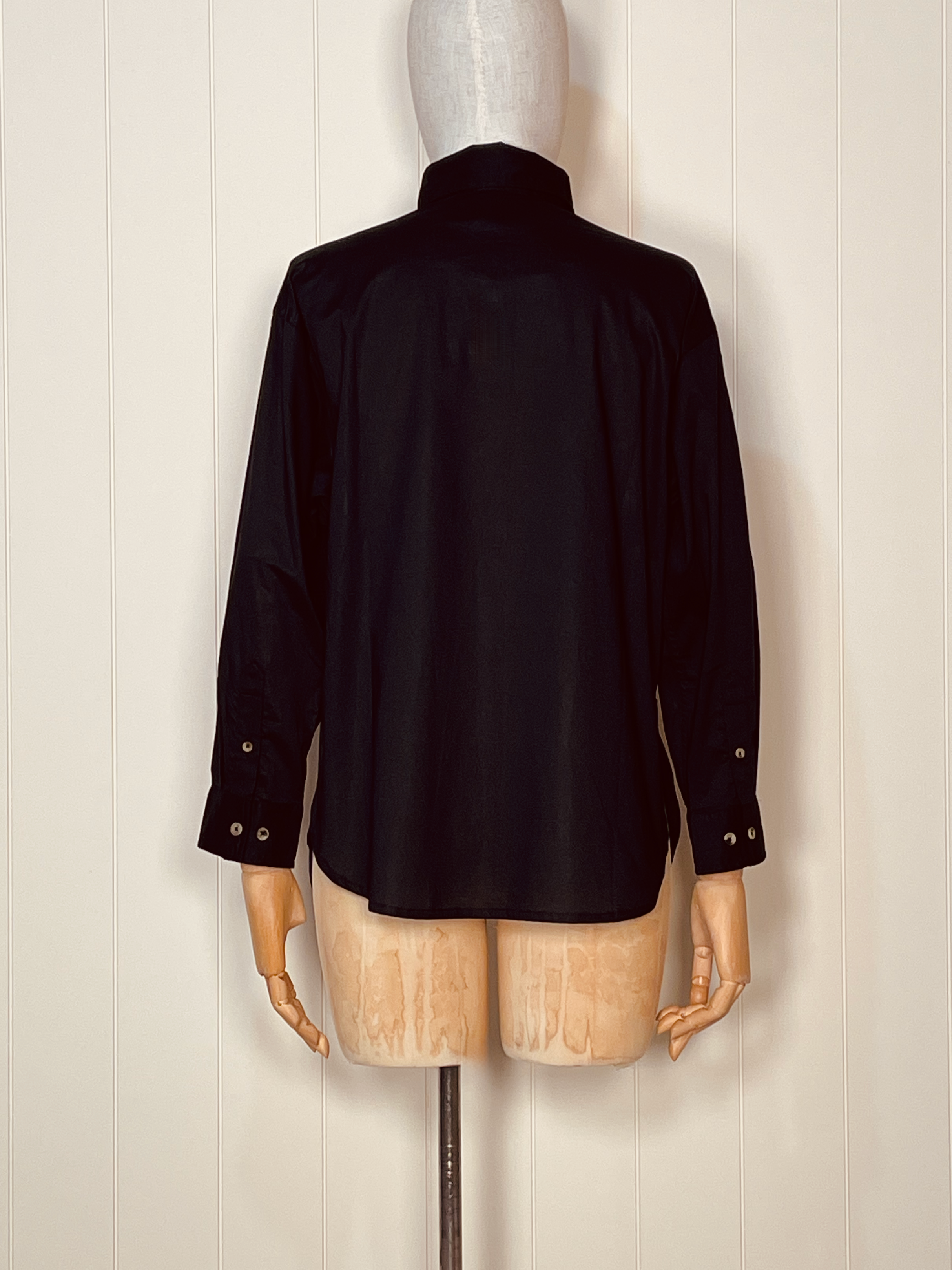Button up - black back 80.png
