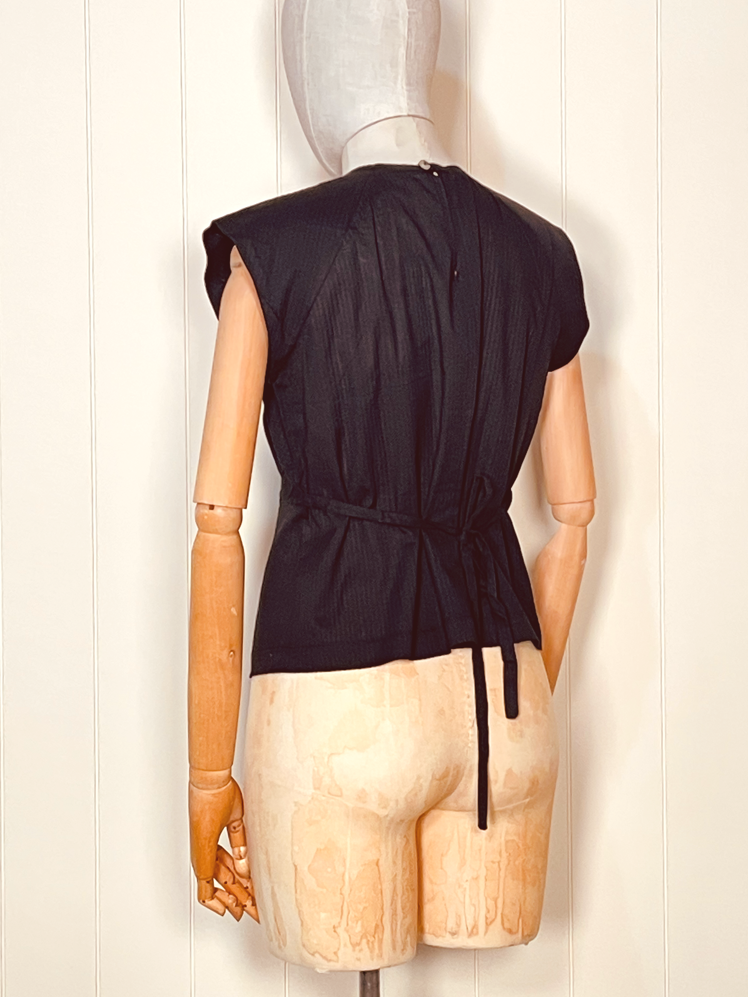 Peplum+-+black+back+crop+80.png