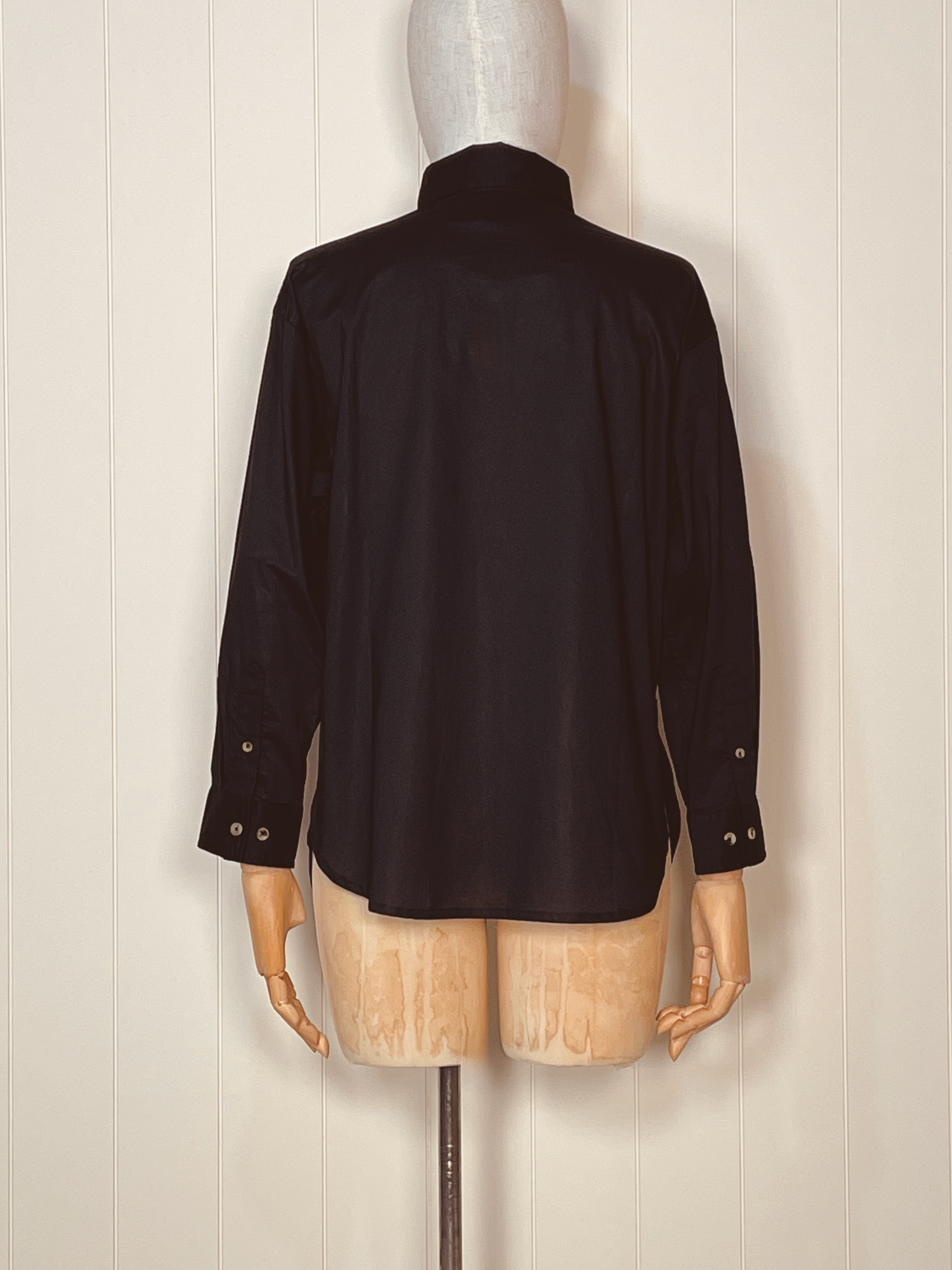 Button up - black back 80.png
