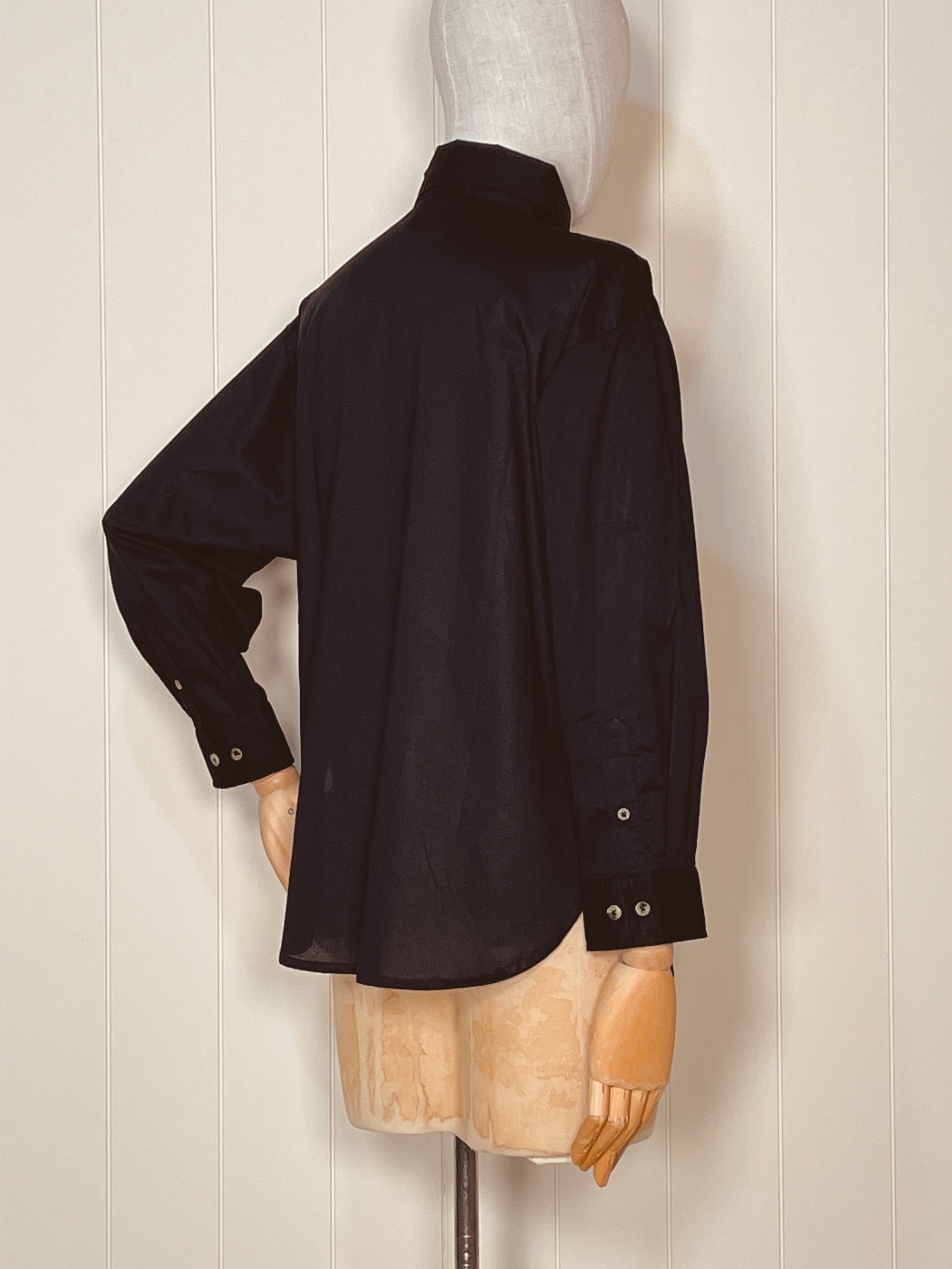 Button-up black back 80.png