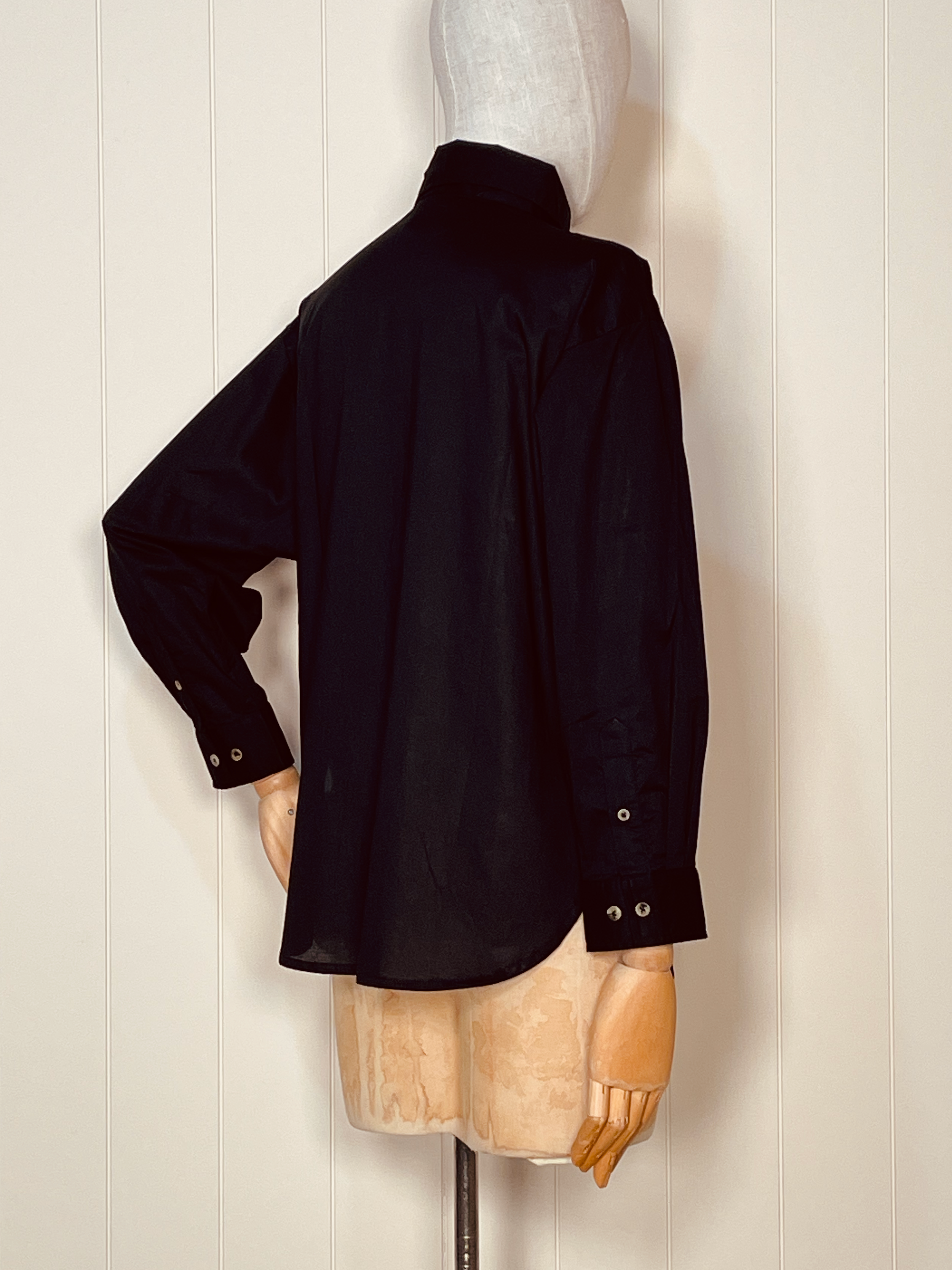 Button-up black back 80.png