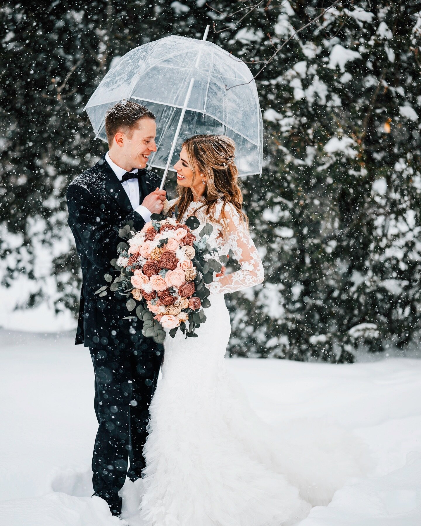 Today was a true dream come true. Hannah + Sean hoped for snow on their wedding day and oh did they get it! Married in a snowstorm in the heart of the White Mountains. Congratulations friends! ❄️ #jacksonnh #visitnh #nhwedding #whitemountains #caitbo