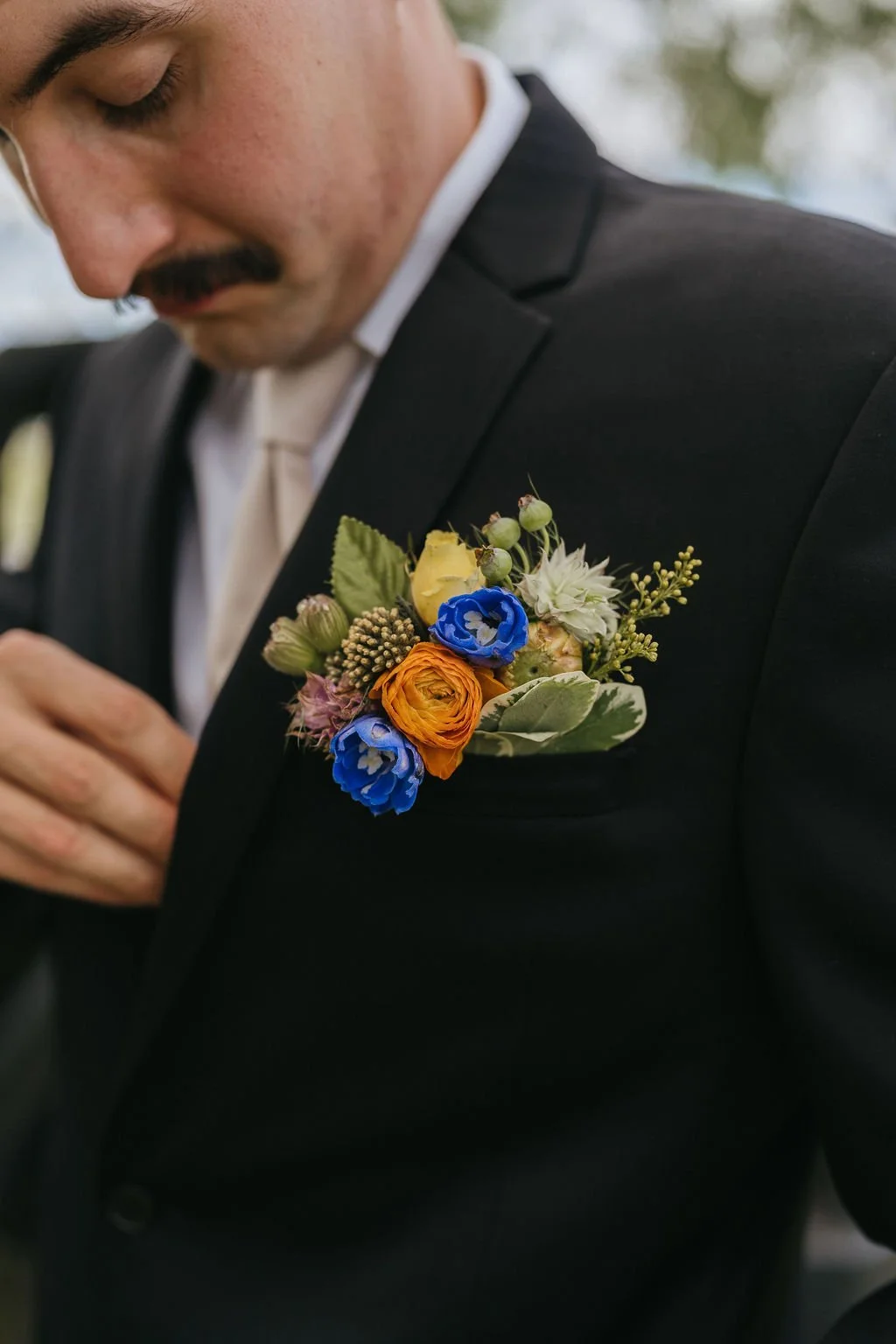 Pocket square for groom    boutonniere 
THE STRICKS-- JESSIE FINCH PHOTOGRAPHY
