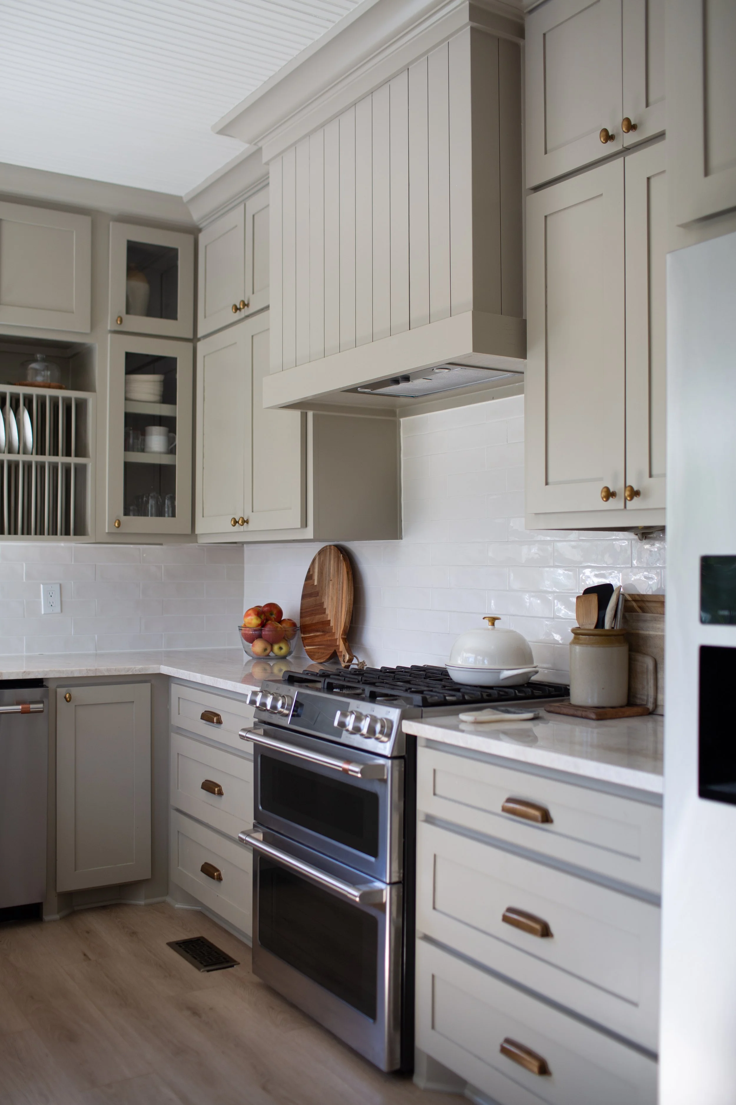 Country Cottage kitchen-04.jpg