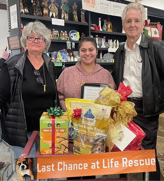 While Last Chance Rescue cares for dogs until they find their forever homes, we were able to bring joy to the dogs in hospice by providing them with gifts. Given that it was their last Christmas, our aim was to make the experience as enjoyable as pos