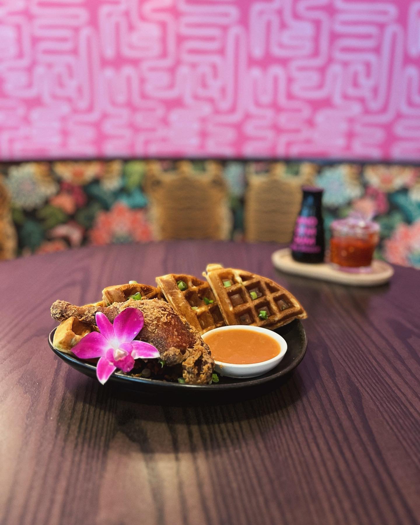 Happy grad weekend + early mama&rsquo;s day 🌺✨🥰 We&rsquo;re ready to celebrate with you all weekend! 

Reserve a table for Sunday brunch to treat yourself to our fried duck leg + scallion waffle special (served with a tasty lil plum sauce) 🤤💗

#m