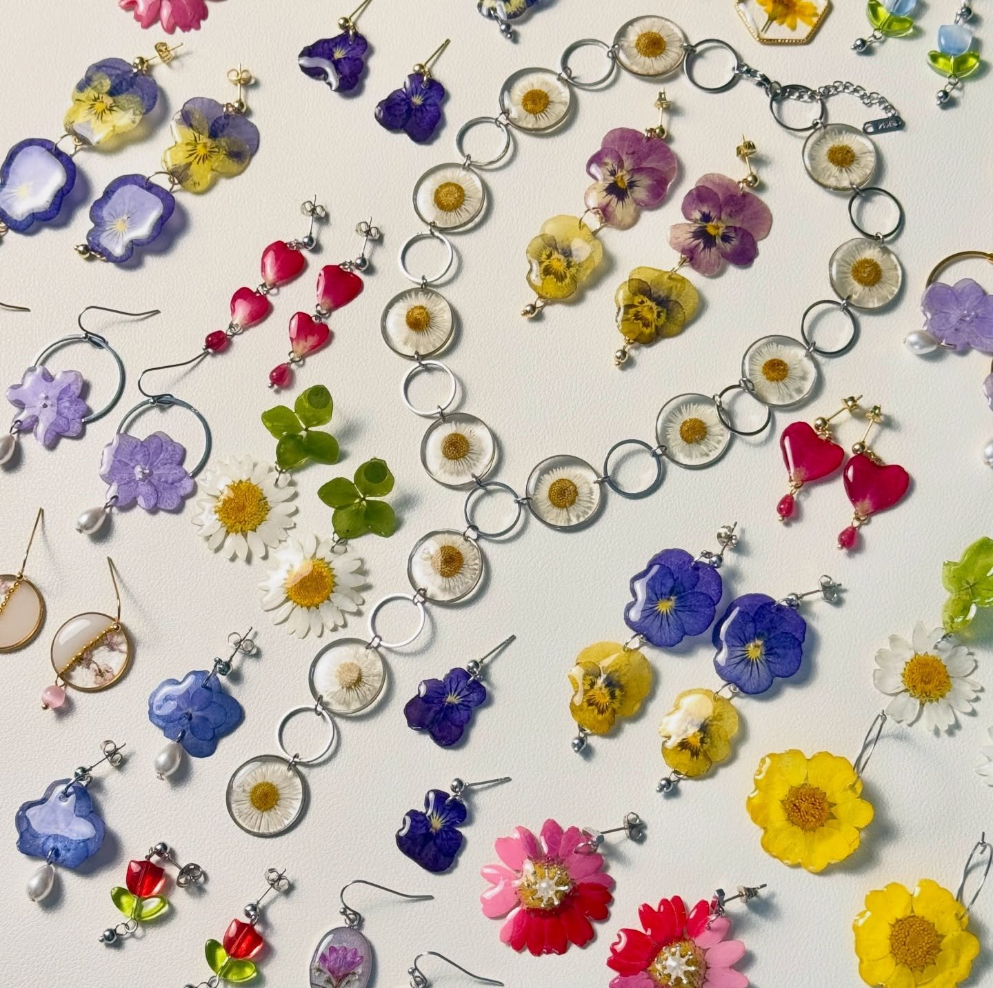 This weekend I&rsquo;ll be apart of The February Art Fair + Spring Flower Show at the Arboretum - I have spent the last month working on so many new floral pieces for this show that I cannot wait to share! 🌷🌼💐🌸🌻
-
What to expect: 
Visitors can g