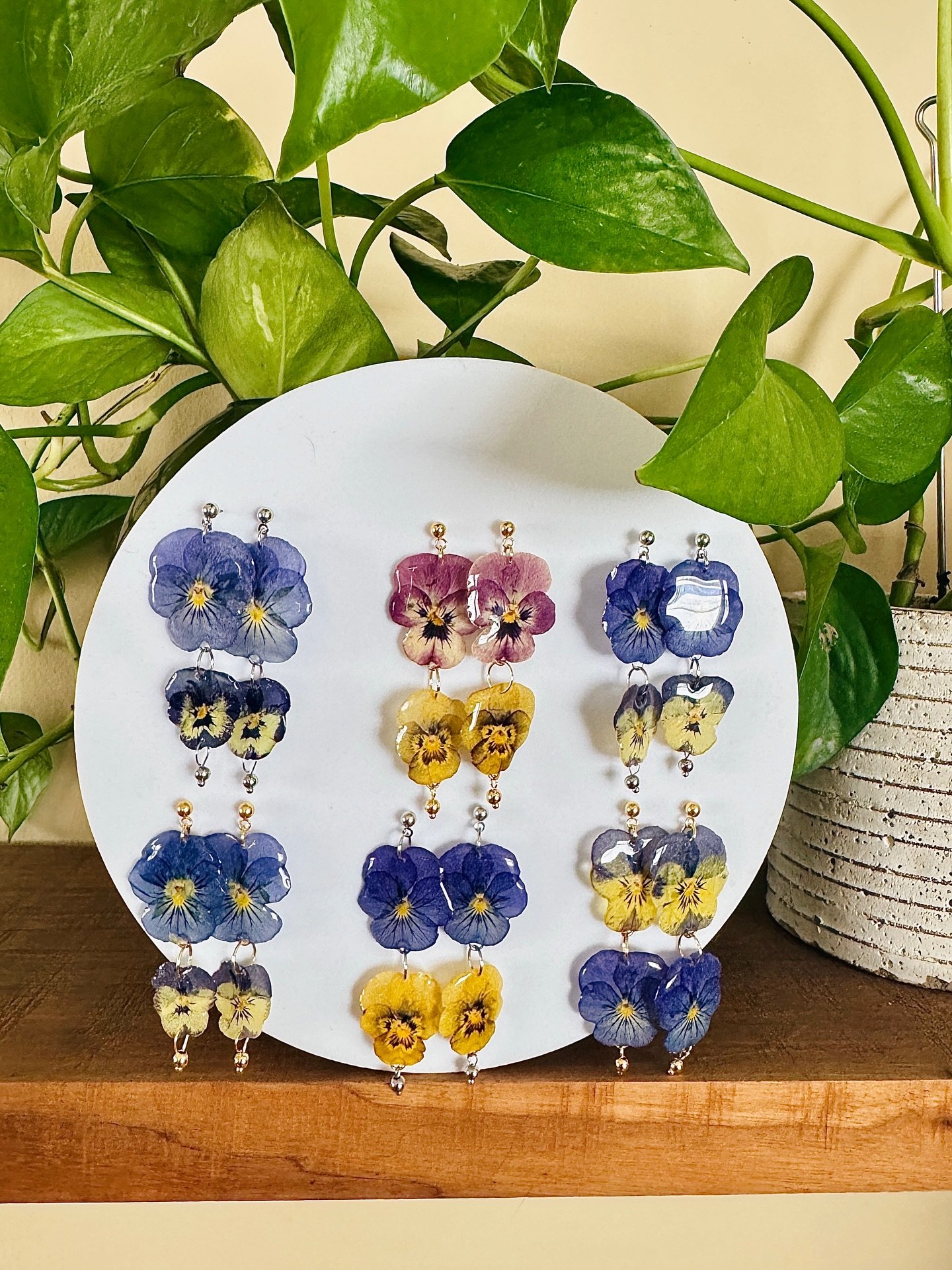 My favorite part of the flower collection I&rsquo;m bringing to the flower show this weekend are these colorful pansy pieces 💫
-
If you were here for my fall launch you know that Alice in Wonderland is my all time favorite movie so beyond the natura