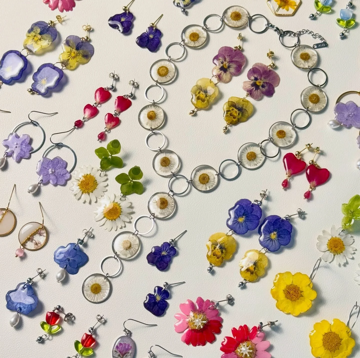 This weekend I&rsquo;ll be apart of The February Art Fair + Spring Flower Show at the Arboretum - I have spent the last month working on so many new floral pieces for this show that I cannot wait to share! 🌷🌼💐🌸🌻
-
What to expect: 
Visitors can g