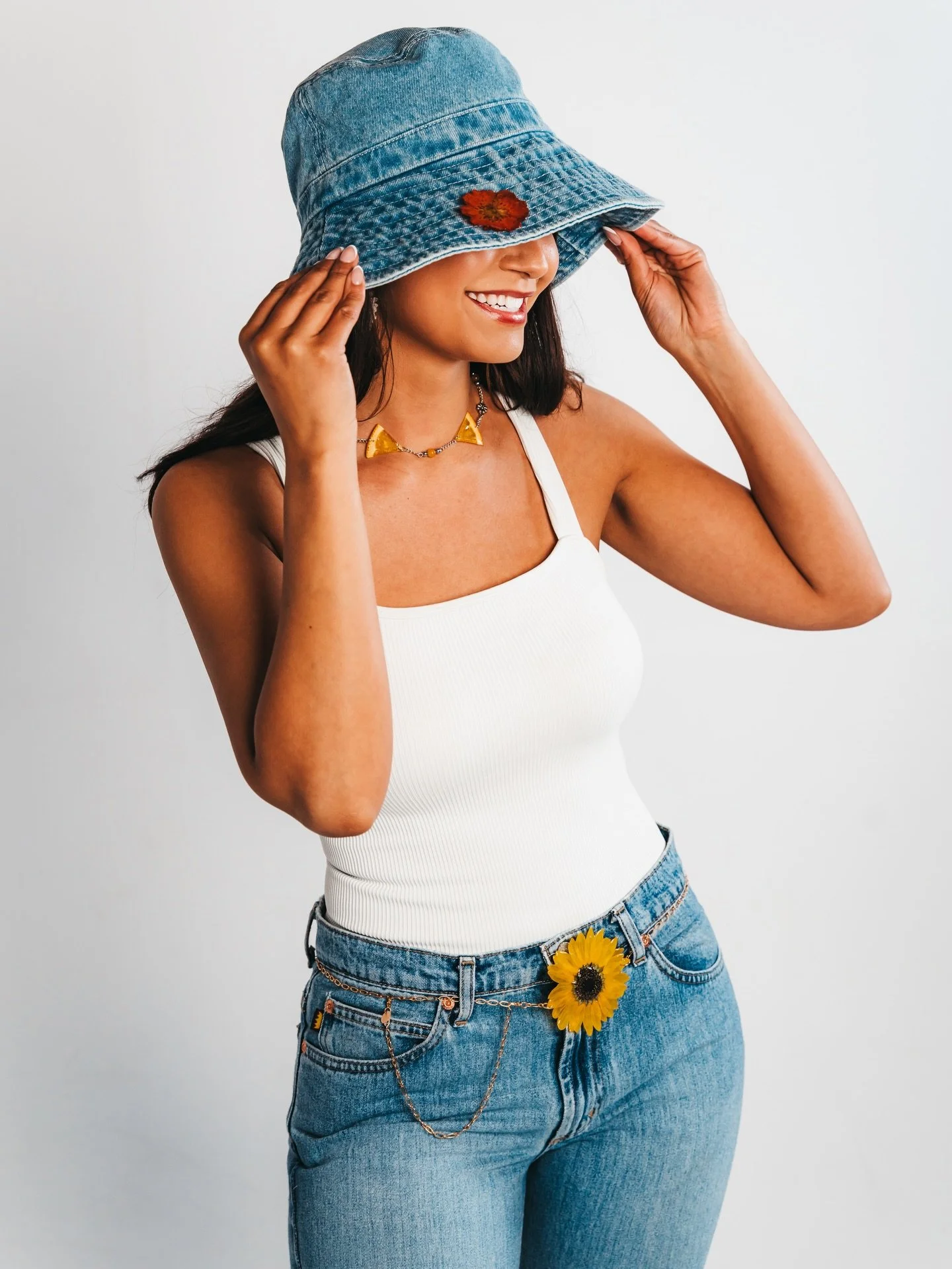 Fall and winter may be the leaders of layering when it comes to styling, but Spring and Summer take the cake for 
💫 accessorizing outfits. 💫

Shop Mind of Plenty where you can find statement pieces made with real flowers &amp; fruit jewelry, fashio