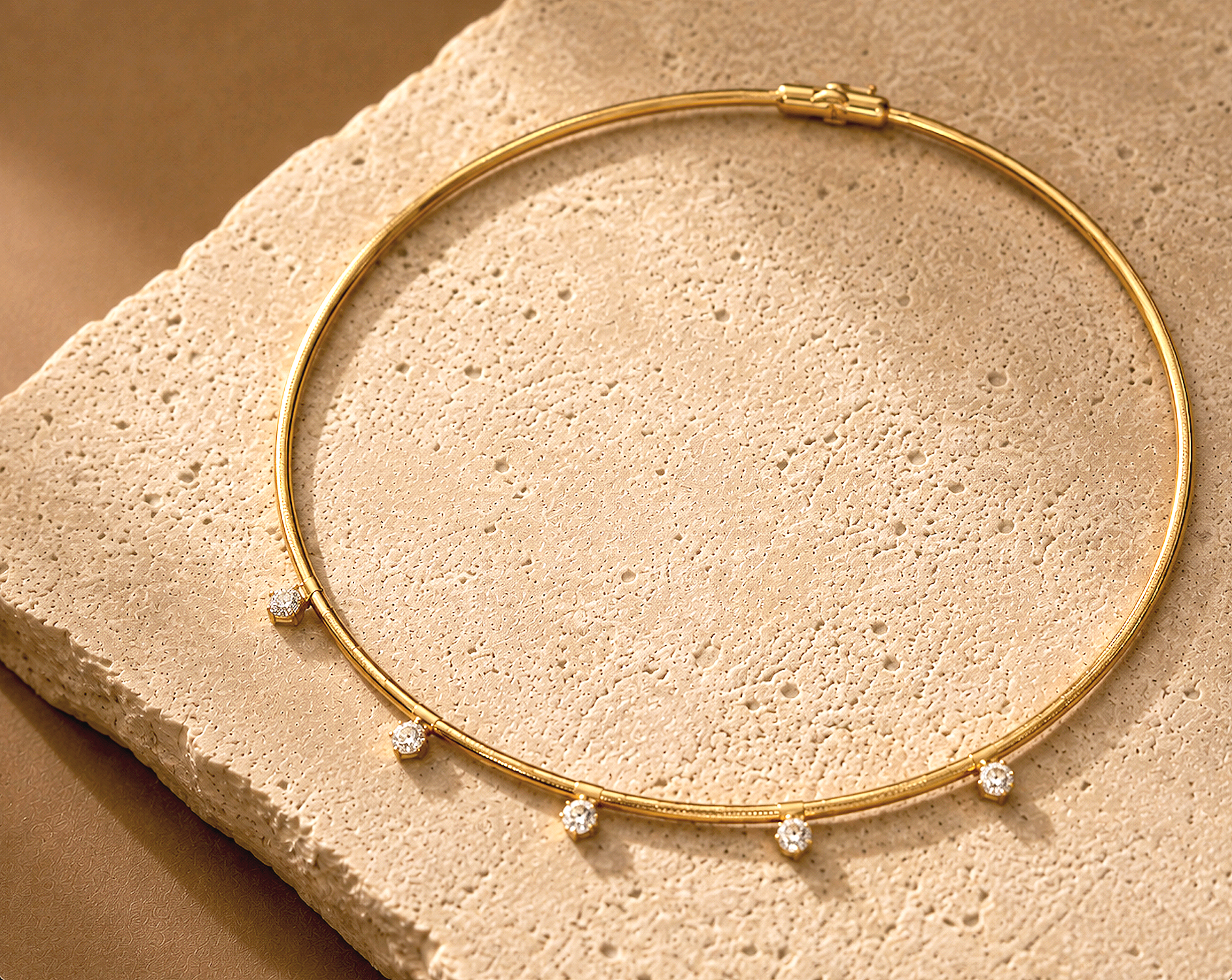 14k Yellow Gold Collar Necklace set with 5 Round Cut Natural Diamonds 
