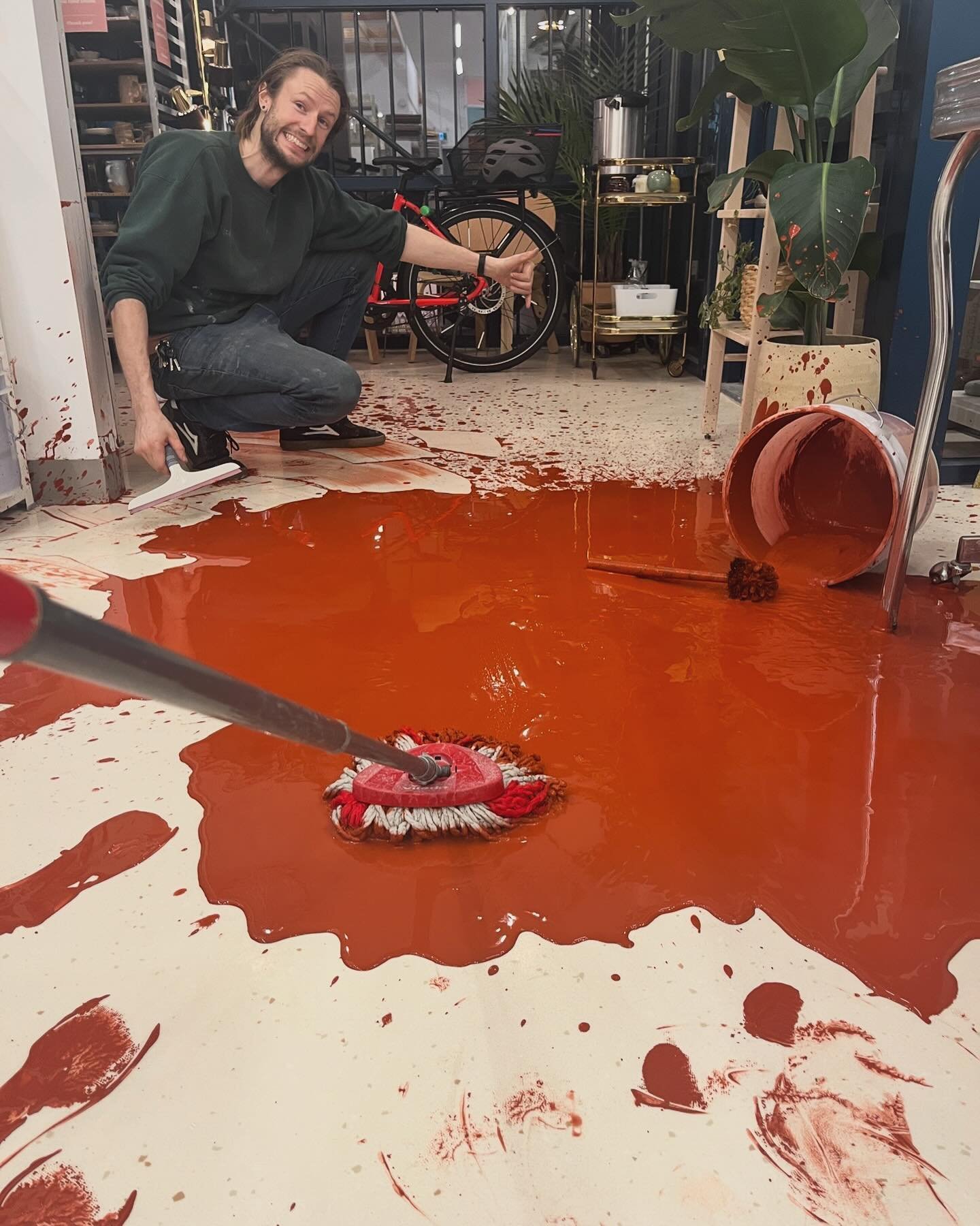 Gotta say, I don&rsquo;t recommend dropping 3 gallons of randy&rsquo;s red on the floor minutes before projecting @canadianpotteryshow at the studio 🫠🫠🫠

On the plus side episode one was fab!! Can&rsquo;t wait till next week 😄