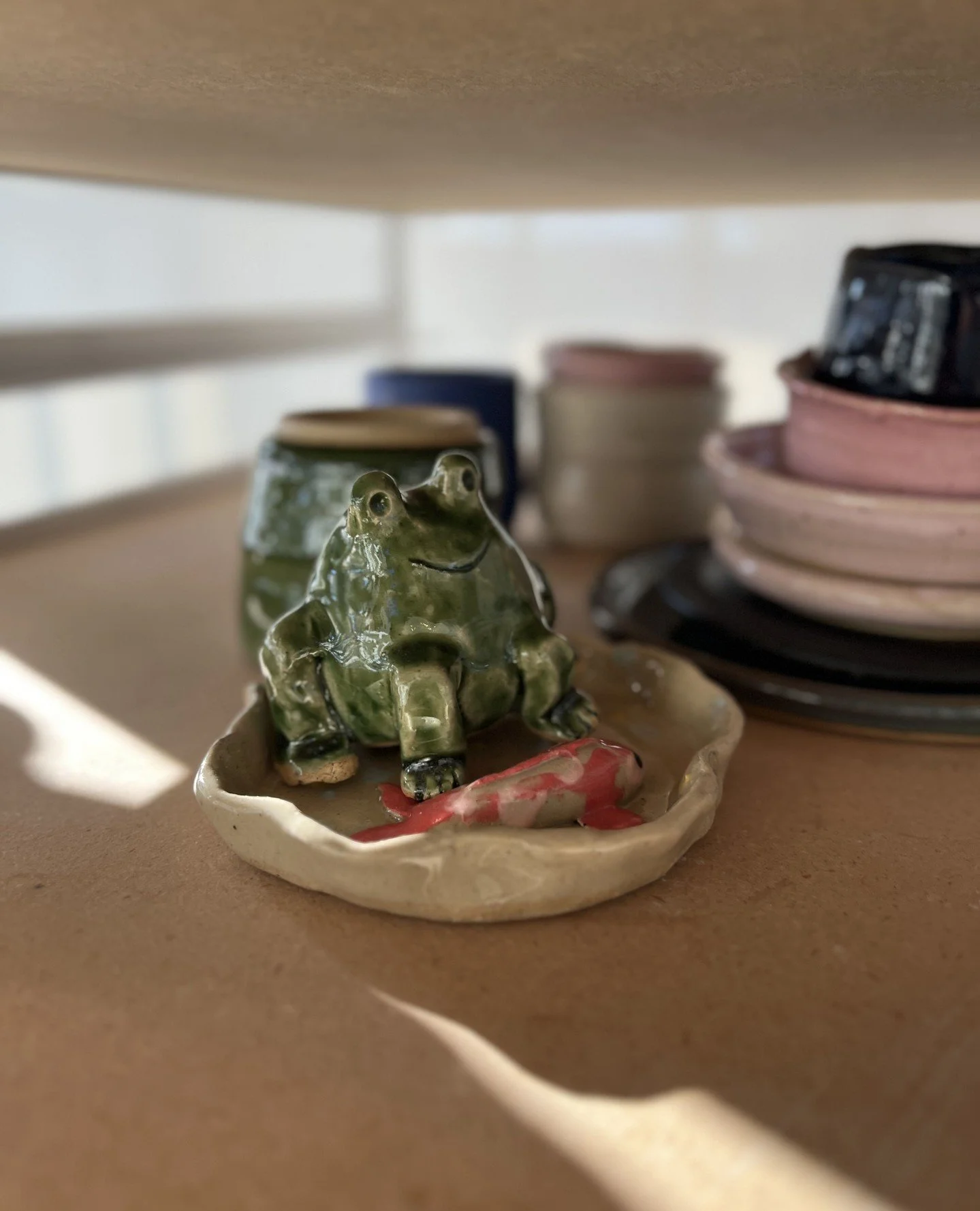 PSA: There's still a few spaces left for our sculpted trinket dish clay date this Saturday, February 21st &mdash; get your hands dirty and flex those creative muscles with your partner, a pal, or even your mom!⁠
⁠
(disclaimer: the piece pictured is n