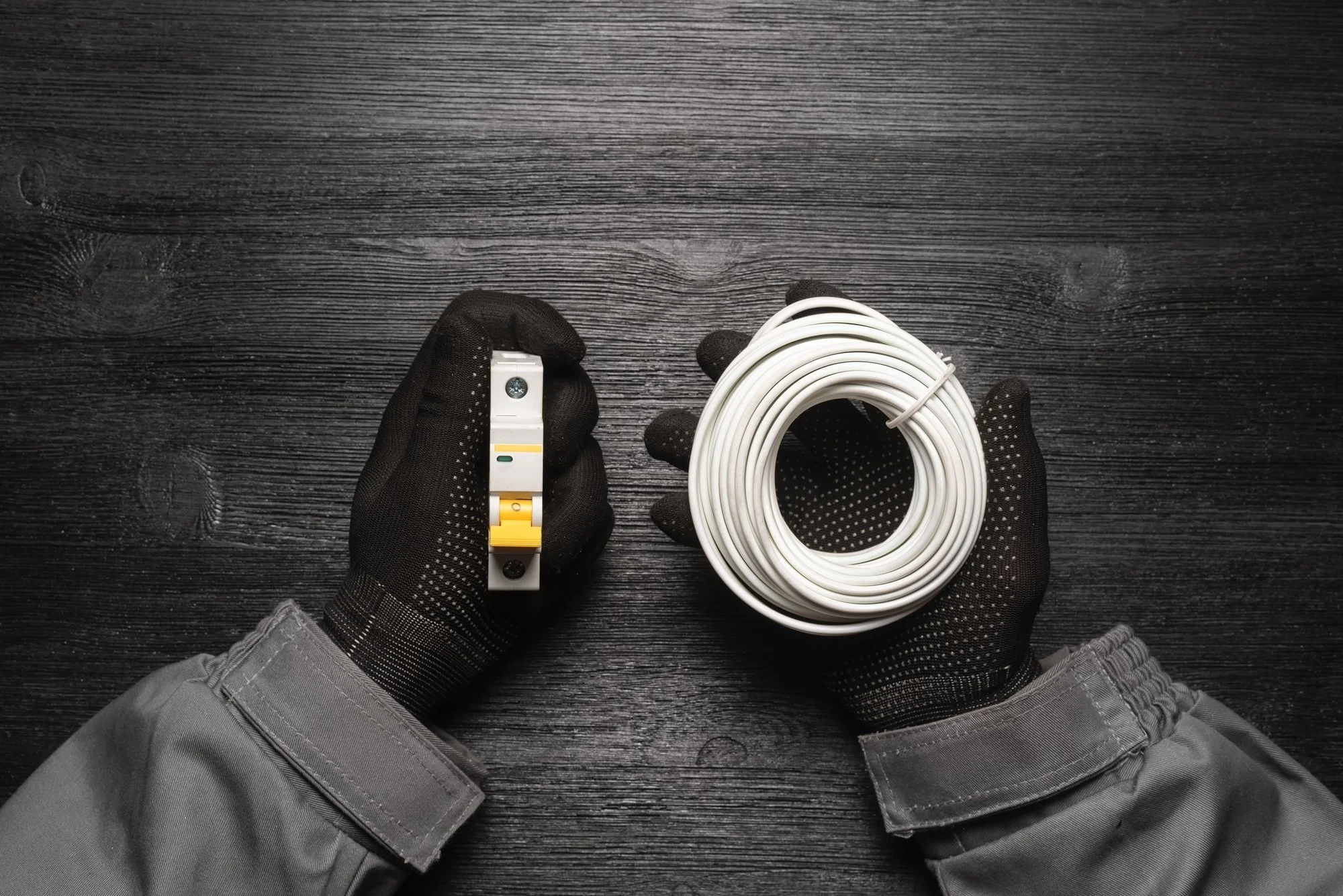 What Size Wire for a 25 Amp Breaker? Wire Gauge Chart